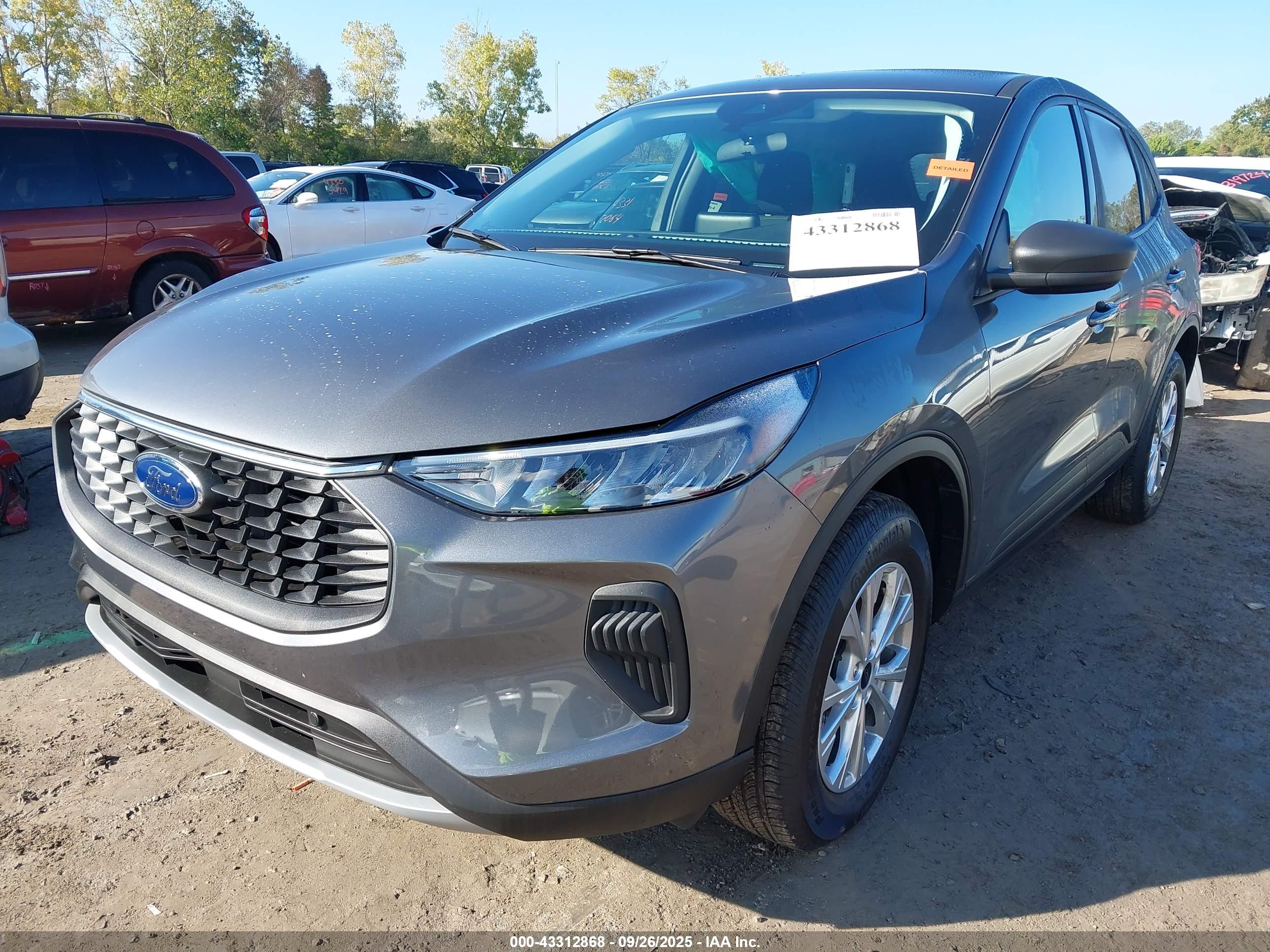 FORD ESCAPE image 2