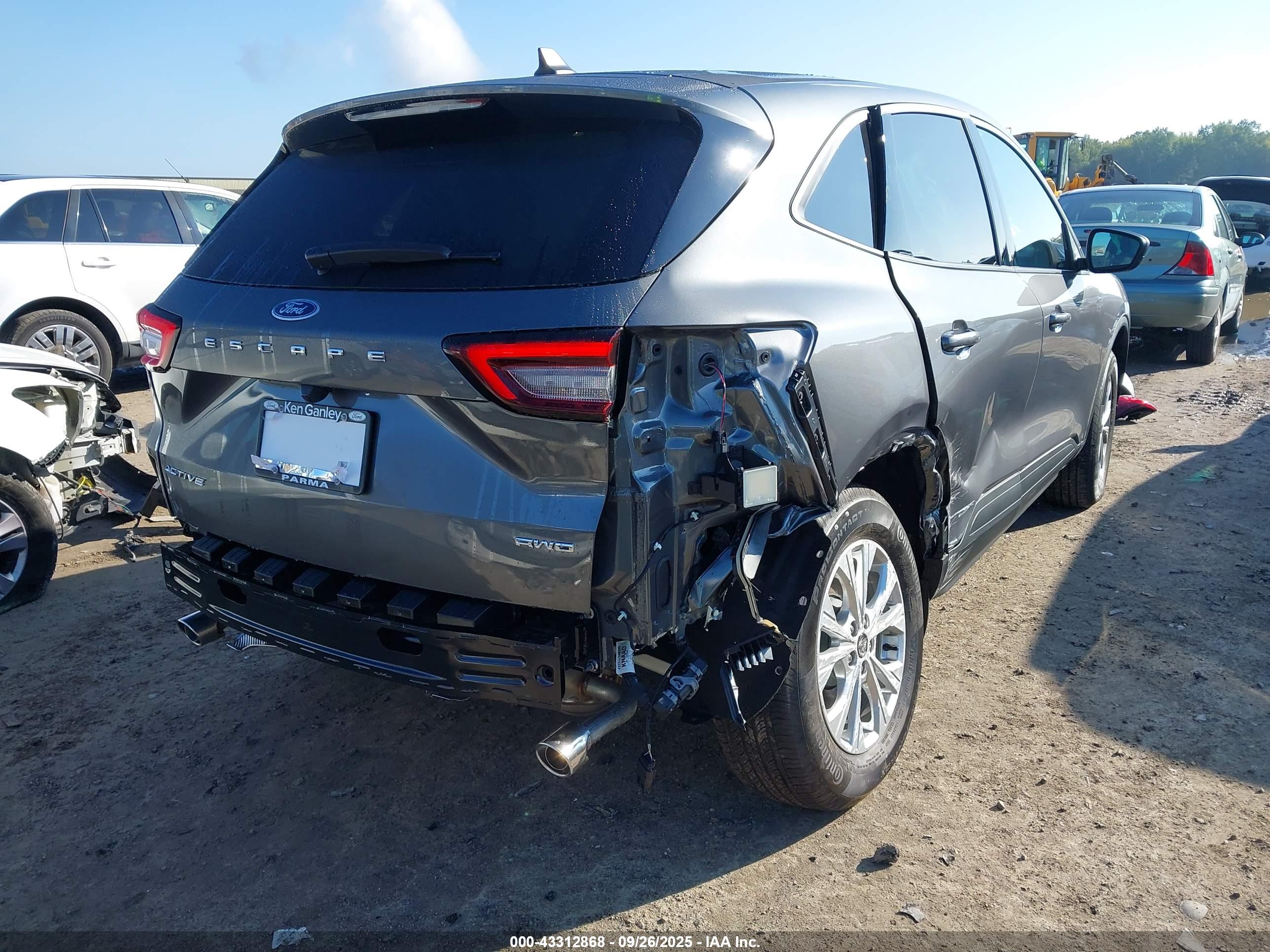 FORD ESCAPE image 4