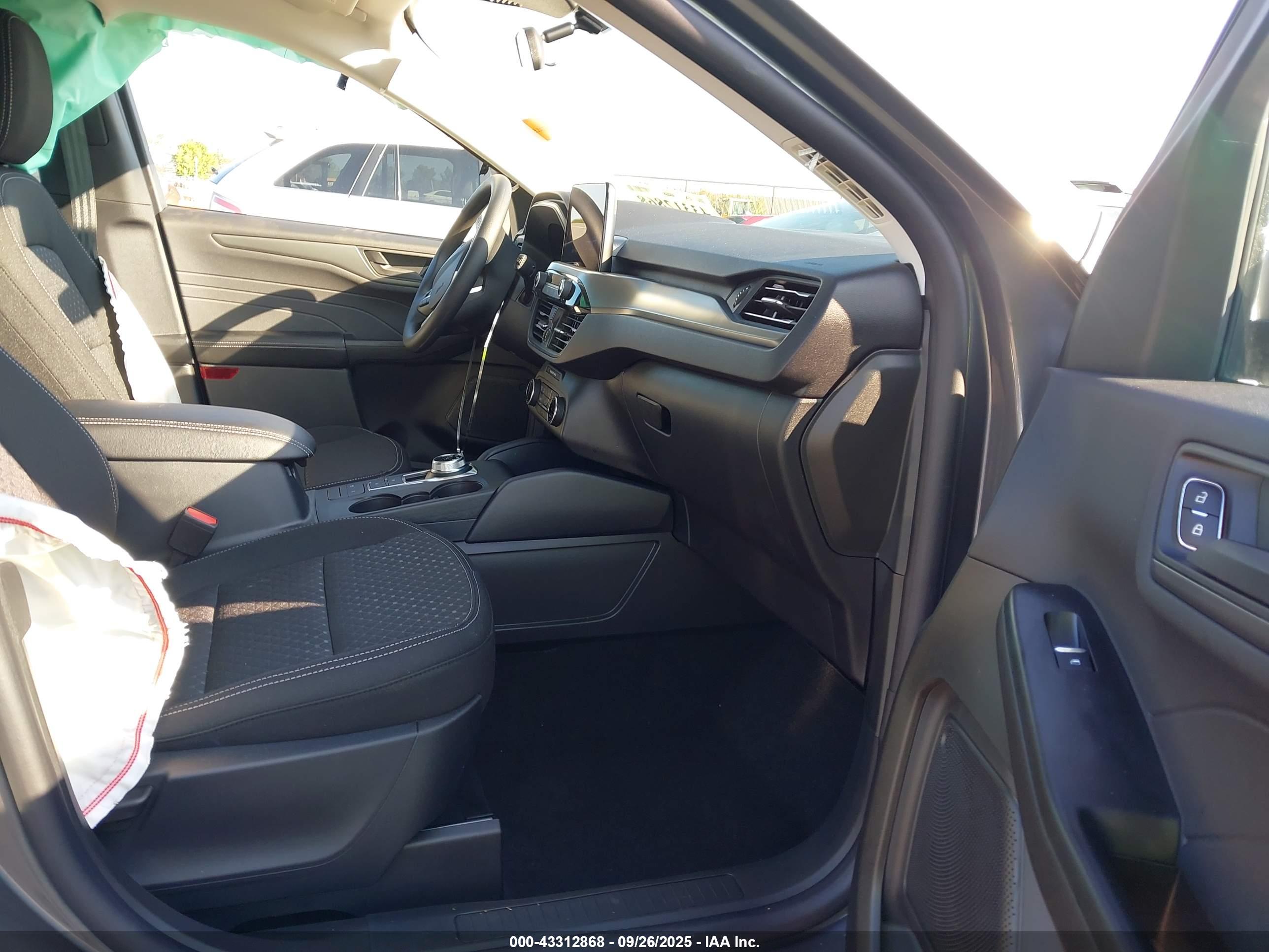FORD ESCAPE image 5