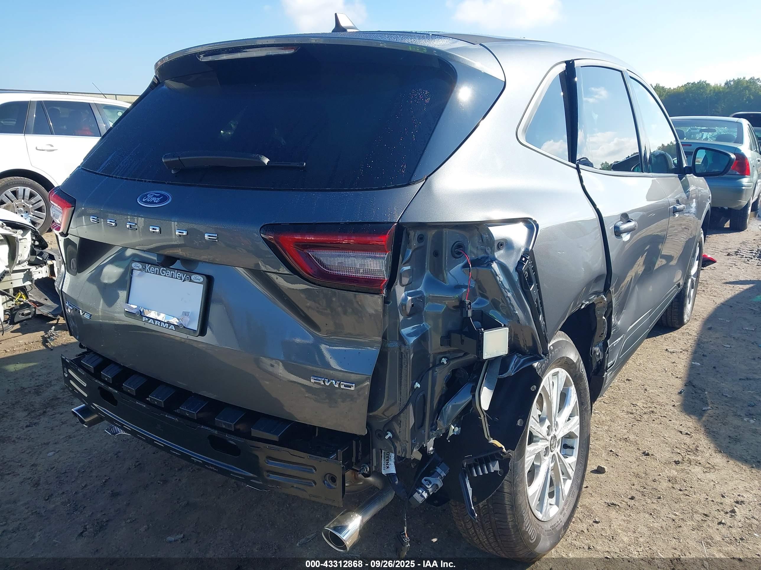 FORD ESCAPE image 6