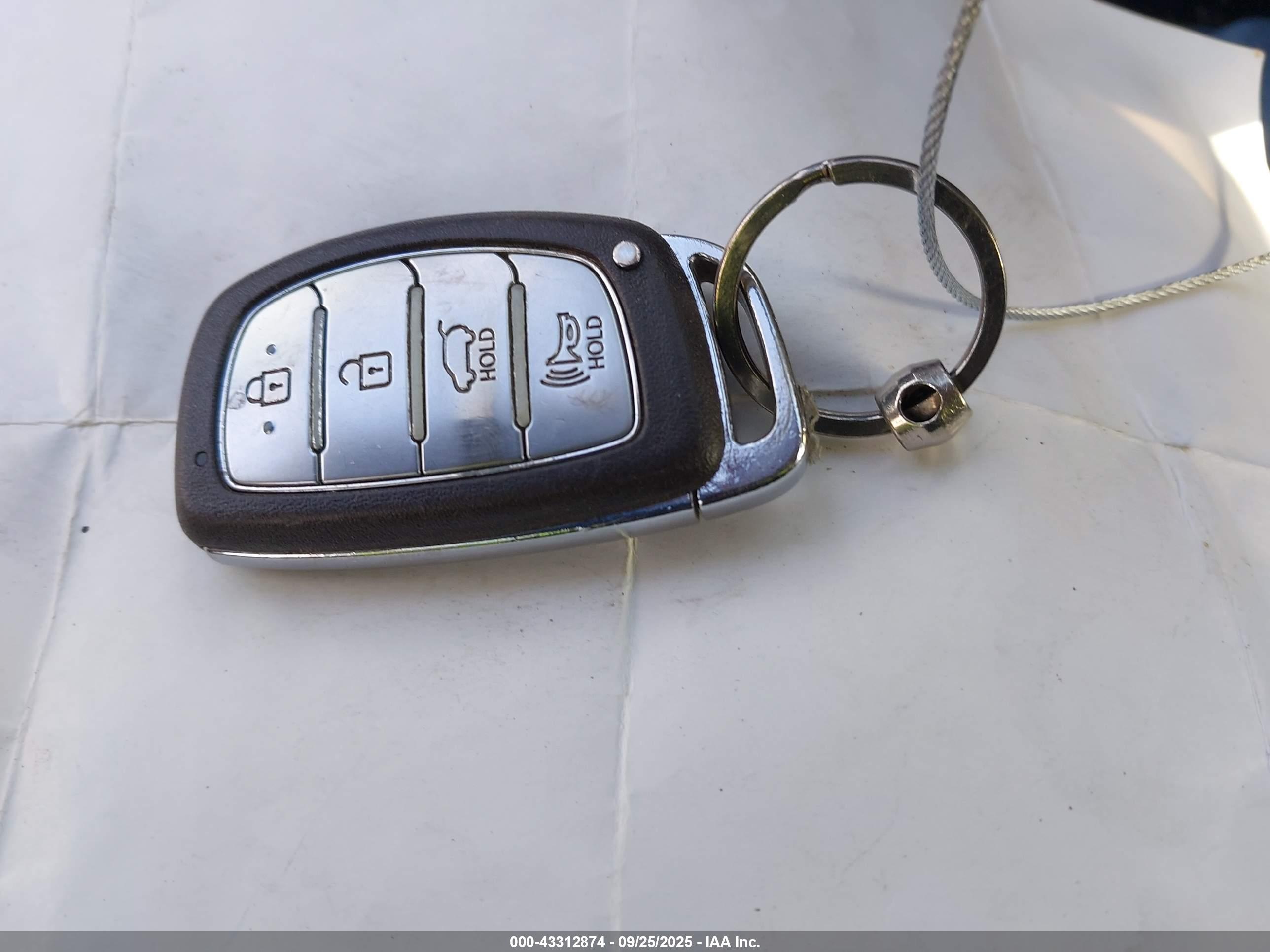 HYUNDAI TUCSON image 11