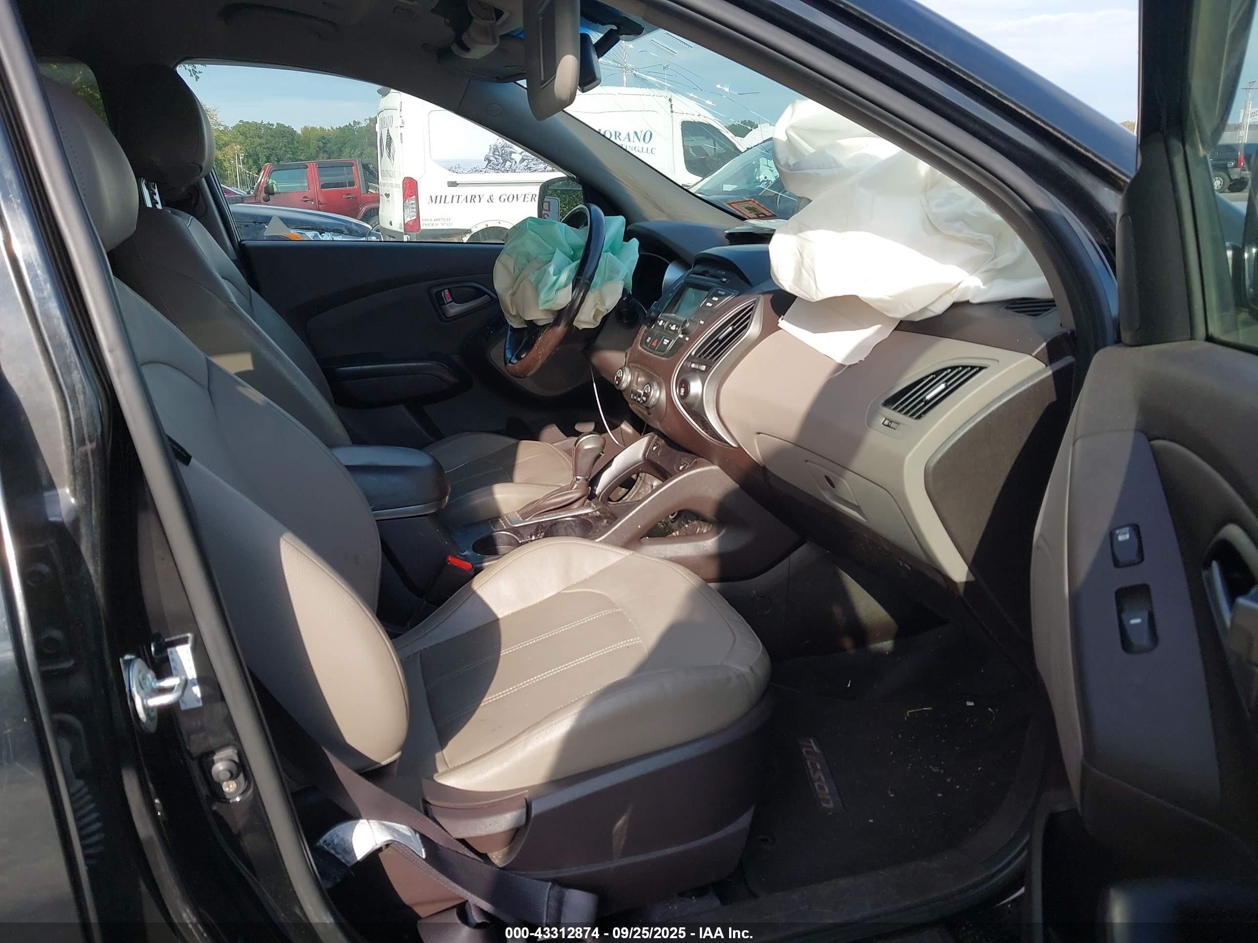 HYUNDAI TUCSON image 5