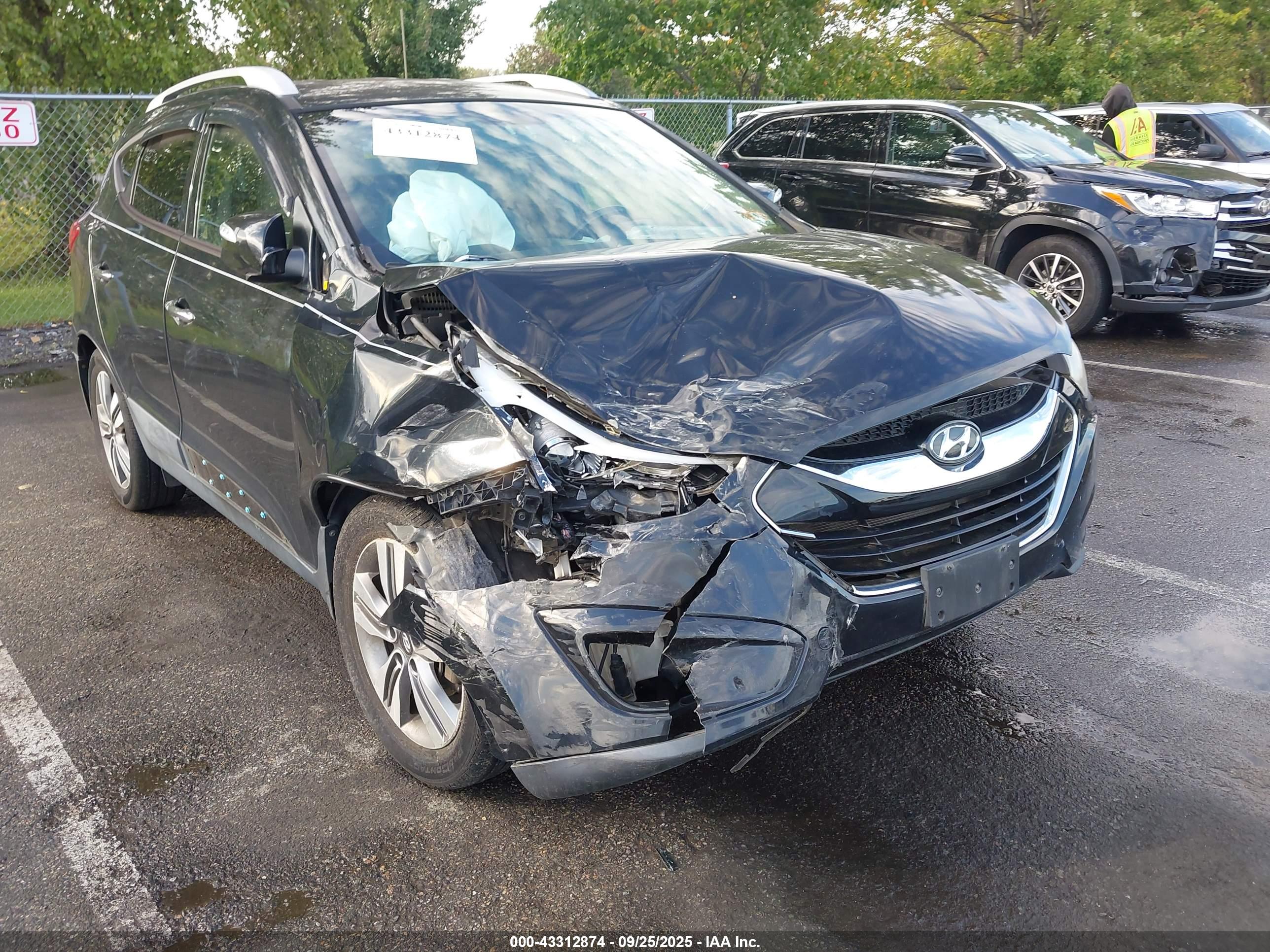 HYUNDAI TUCSON image 6