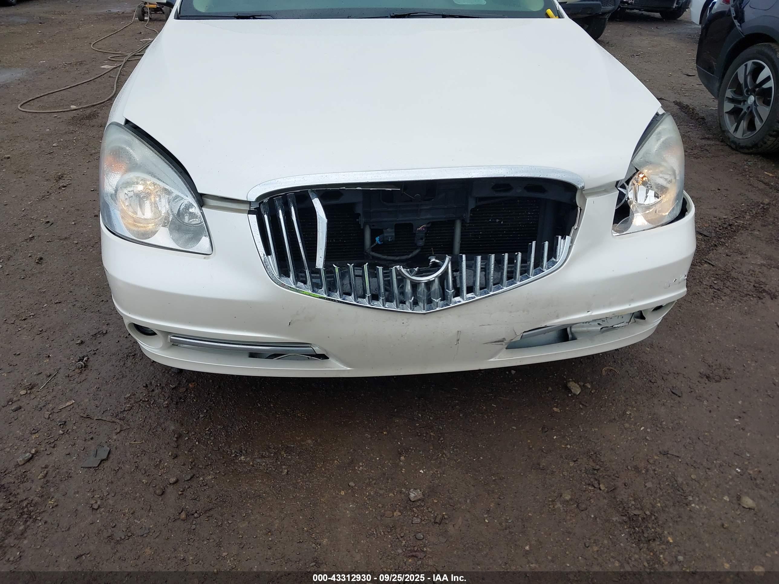 BUICK LUCERNE image 6