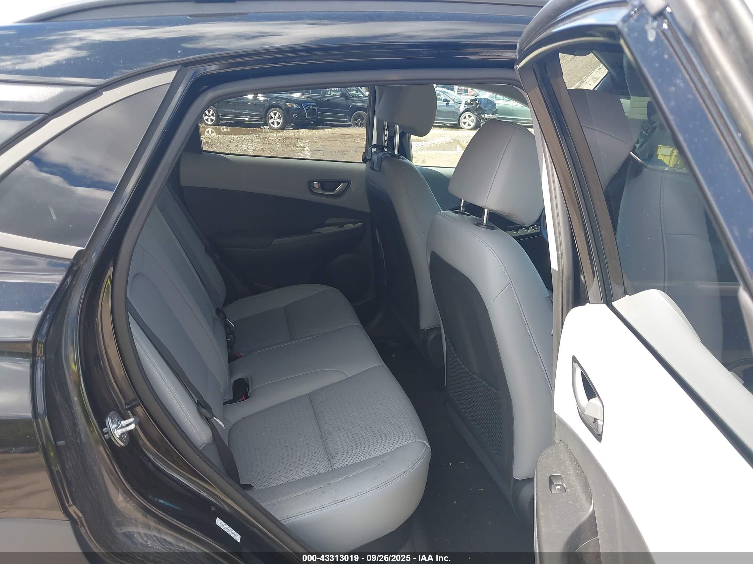 HYUNDAI KONA image 8