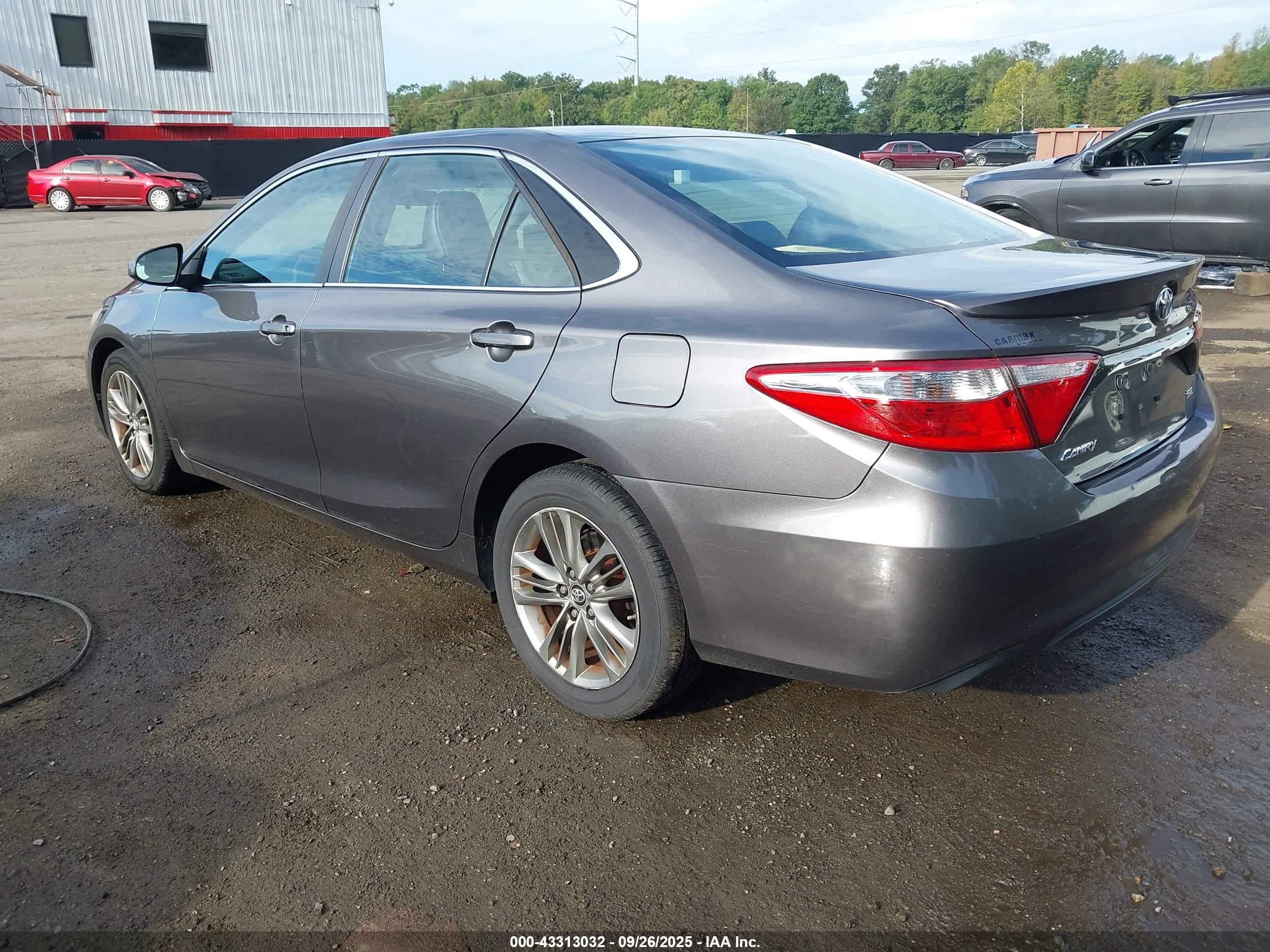 TOYOTA CAMRY image 3