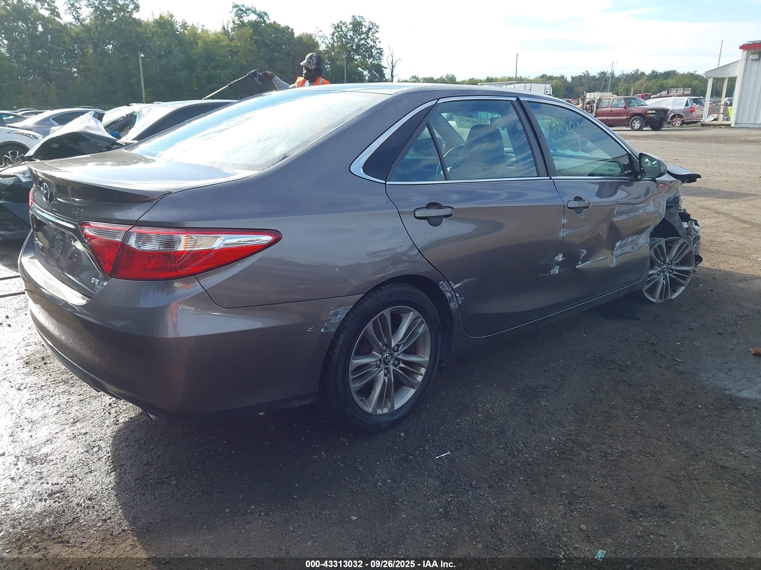 TOYOTA CAMRY image 4