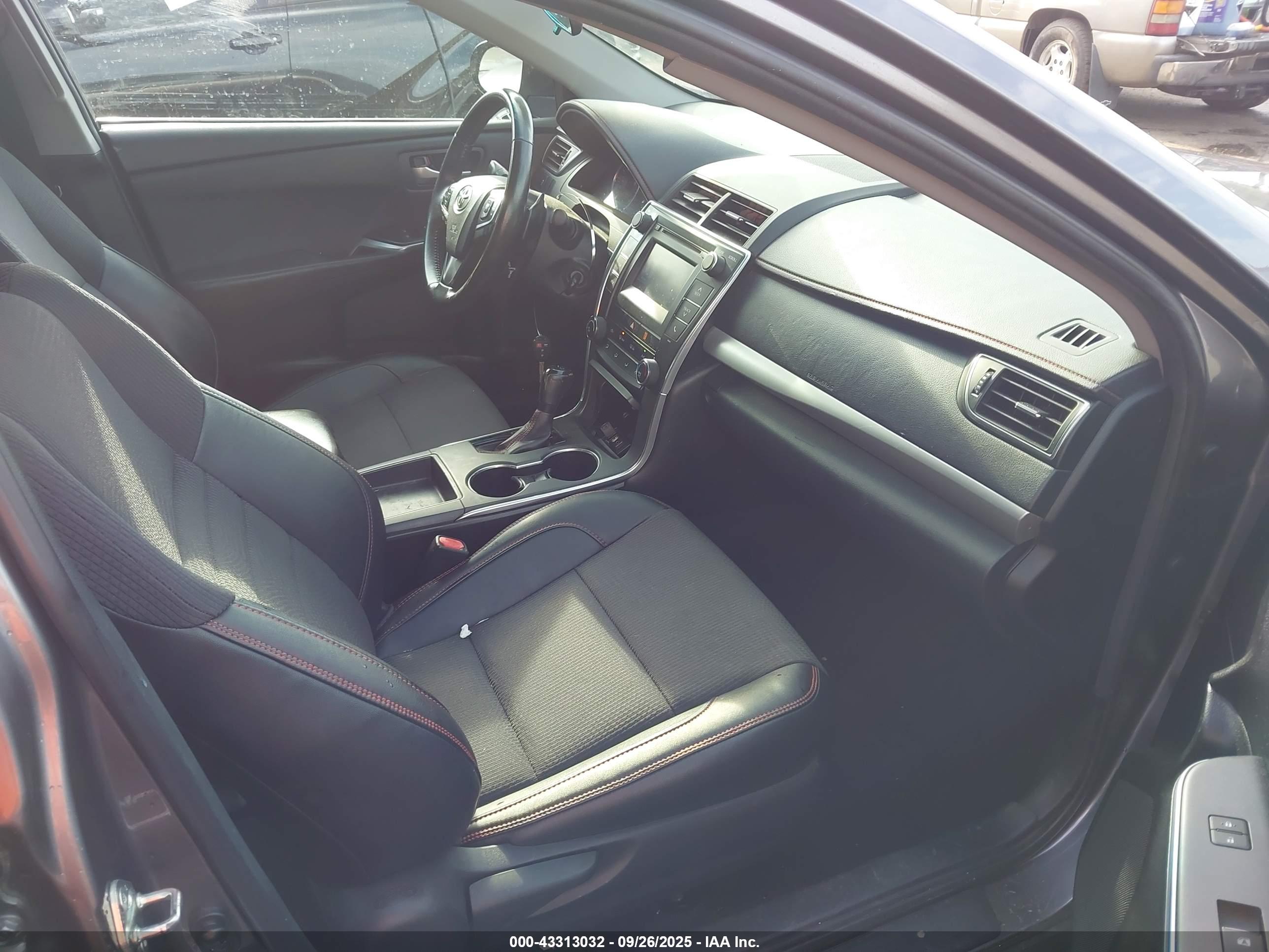 TOYOTA CAMRY image 5