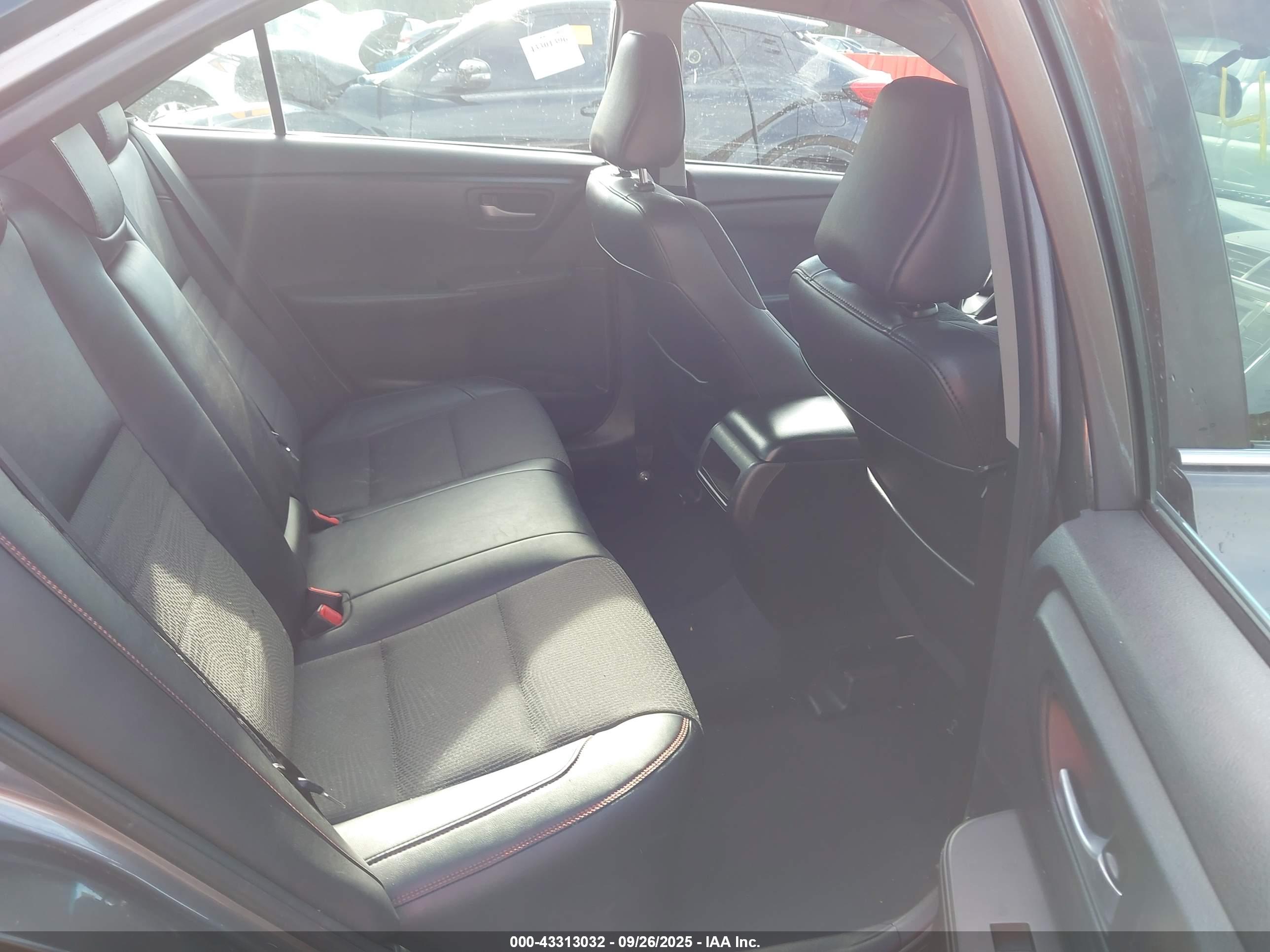 TOYOTA CAMRY image 8