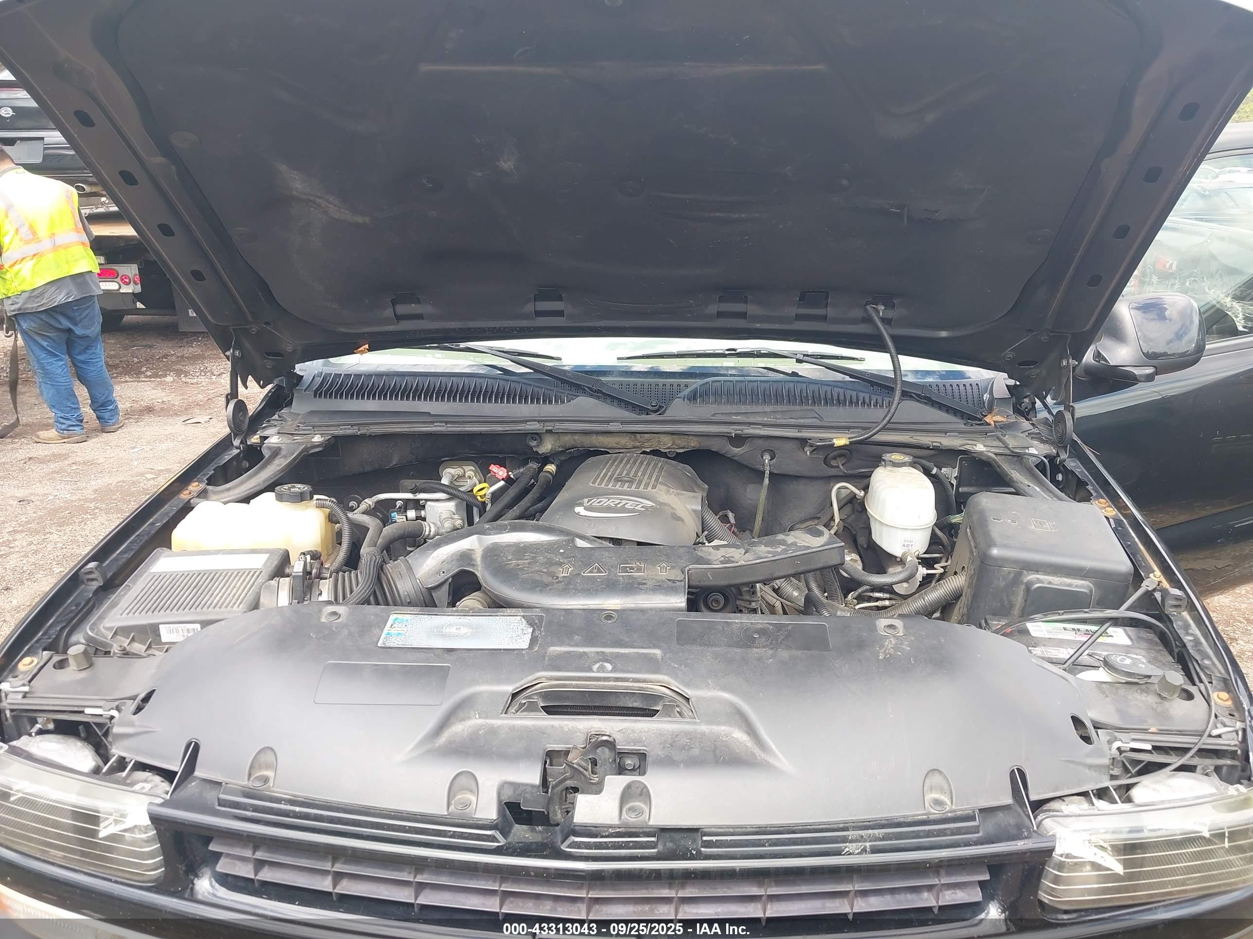 CHEVROLET TAHOE image 10