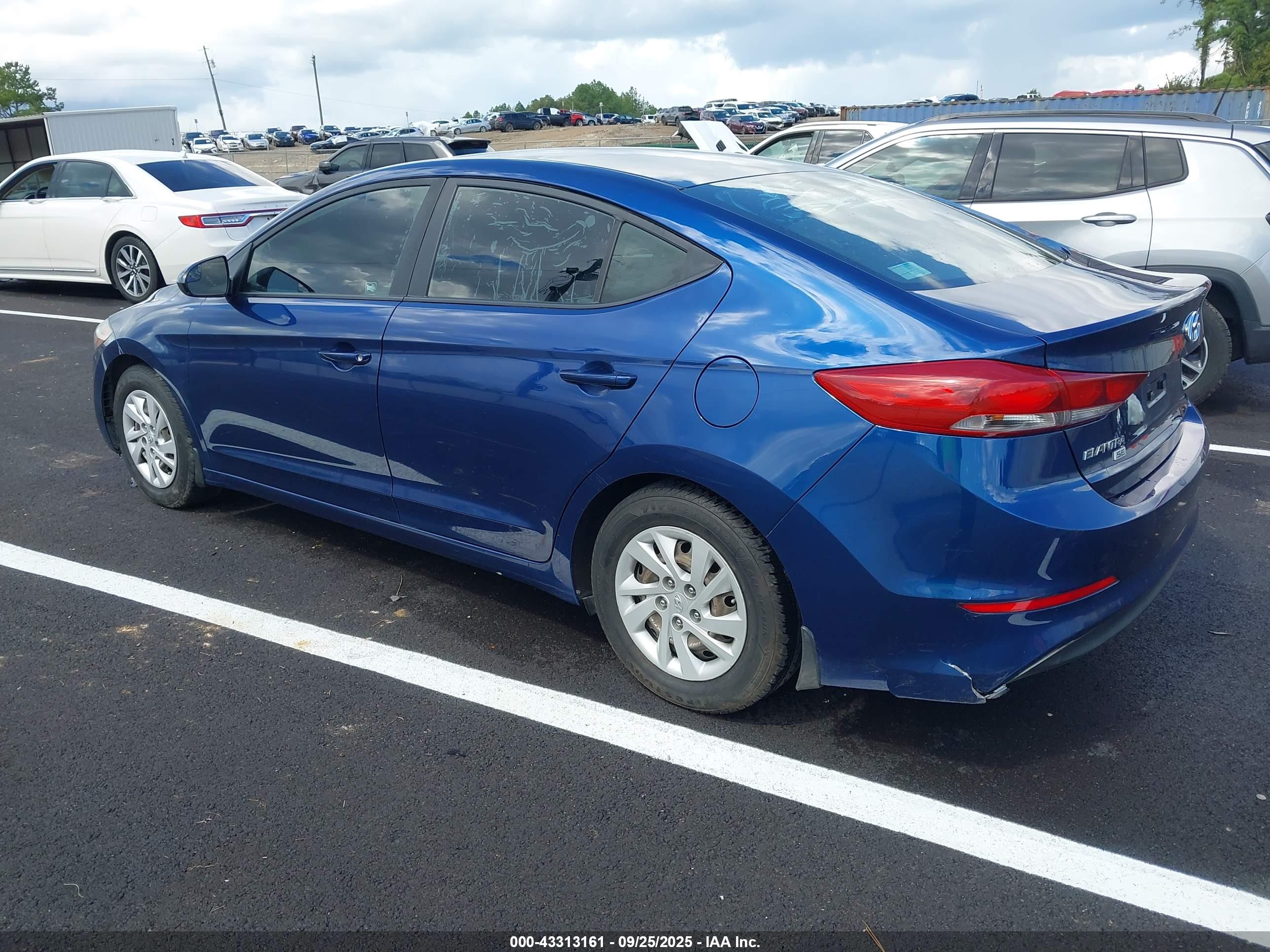 HYUNDAI ELANTRA image 3