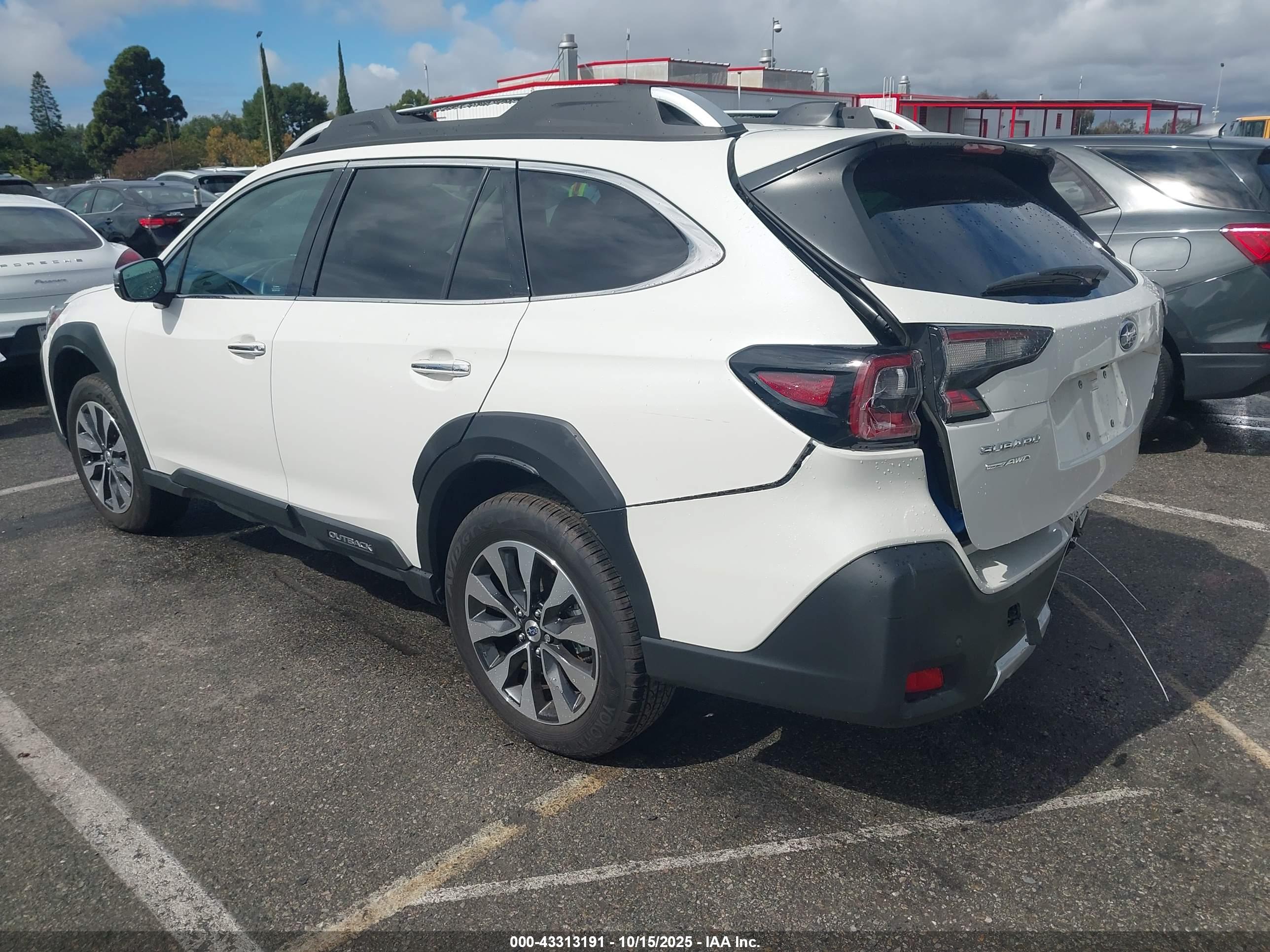 SUBARU OUTBACK image 3