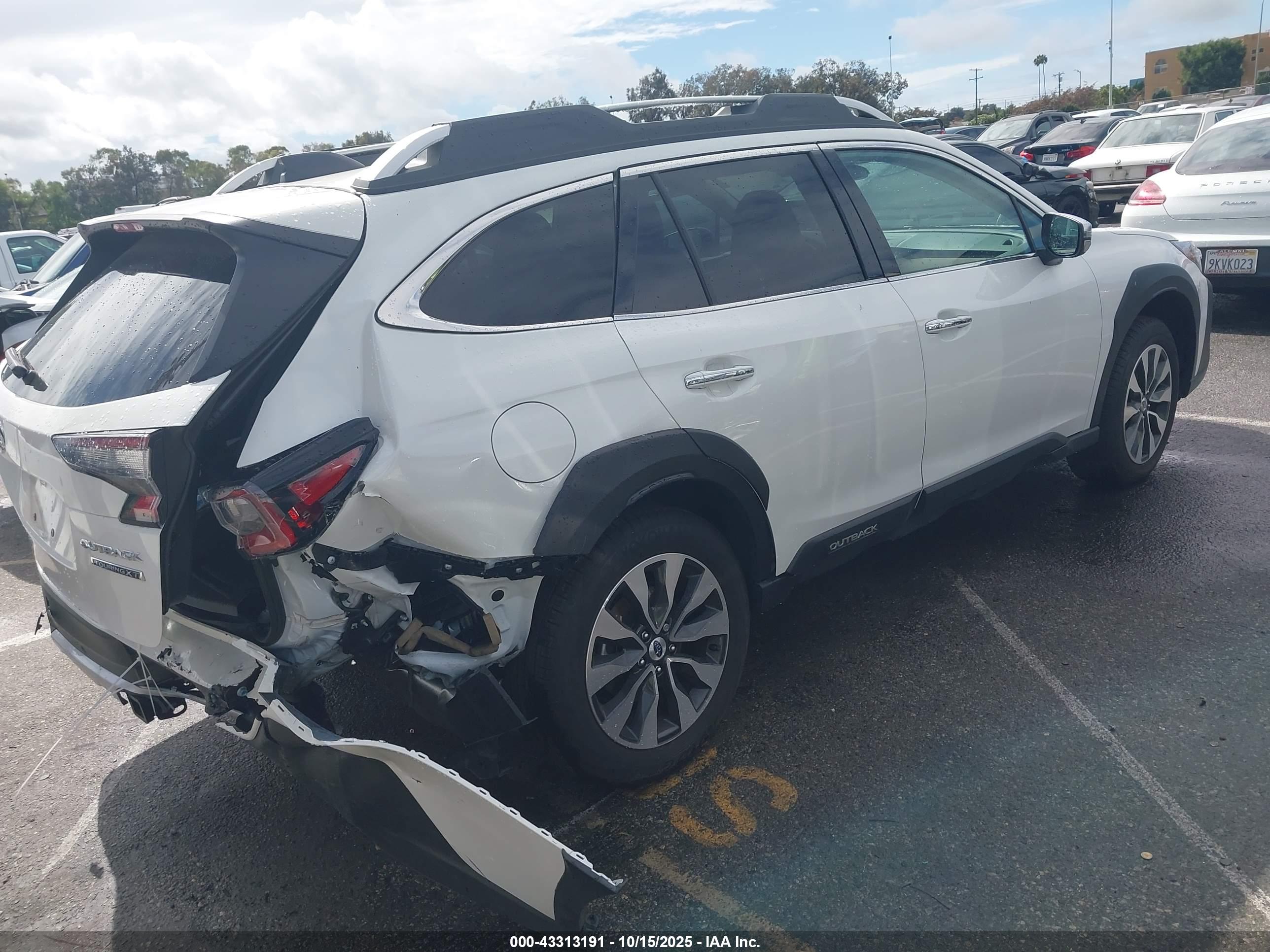 SUBARU OUTBACK image 4