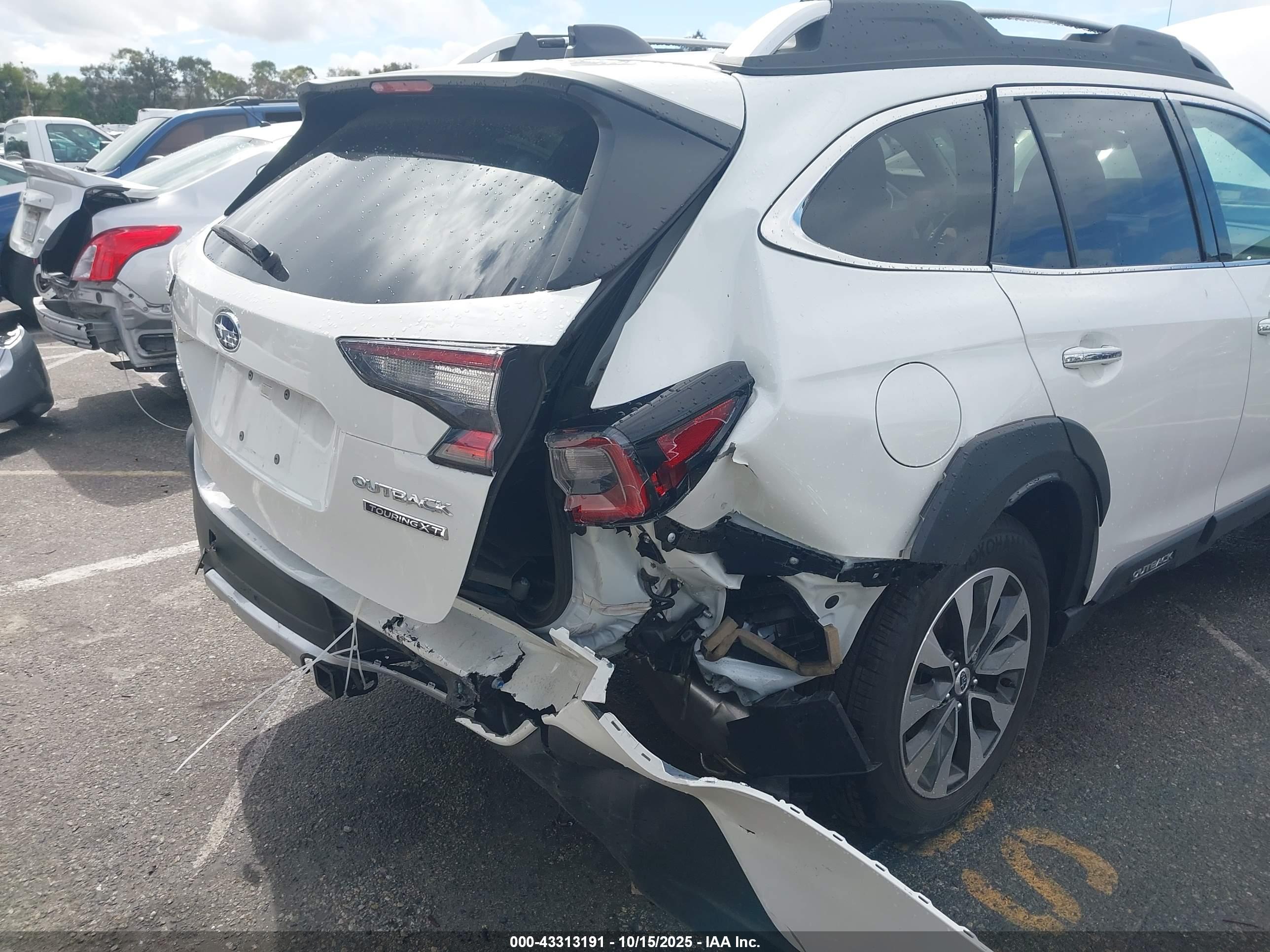 SUBARU OUTBACK image 6