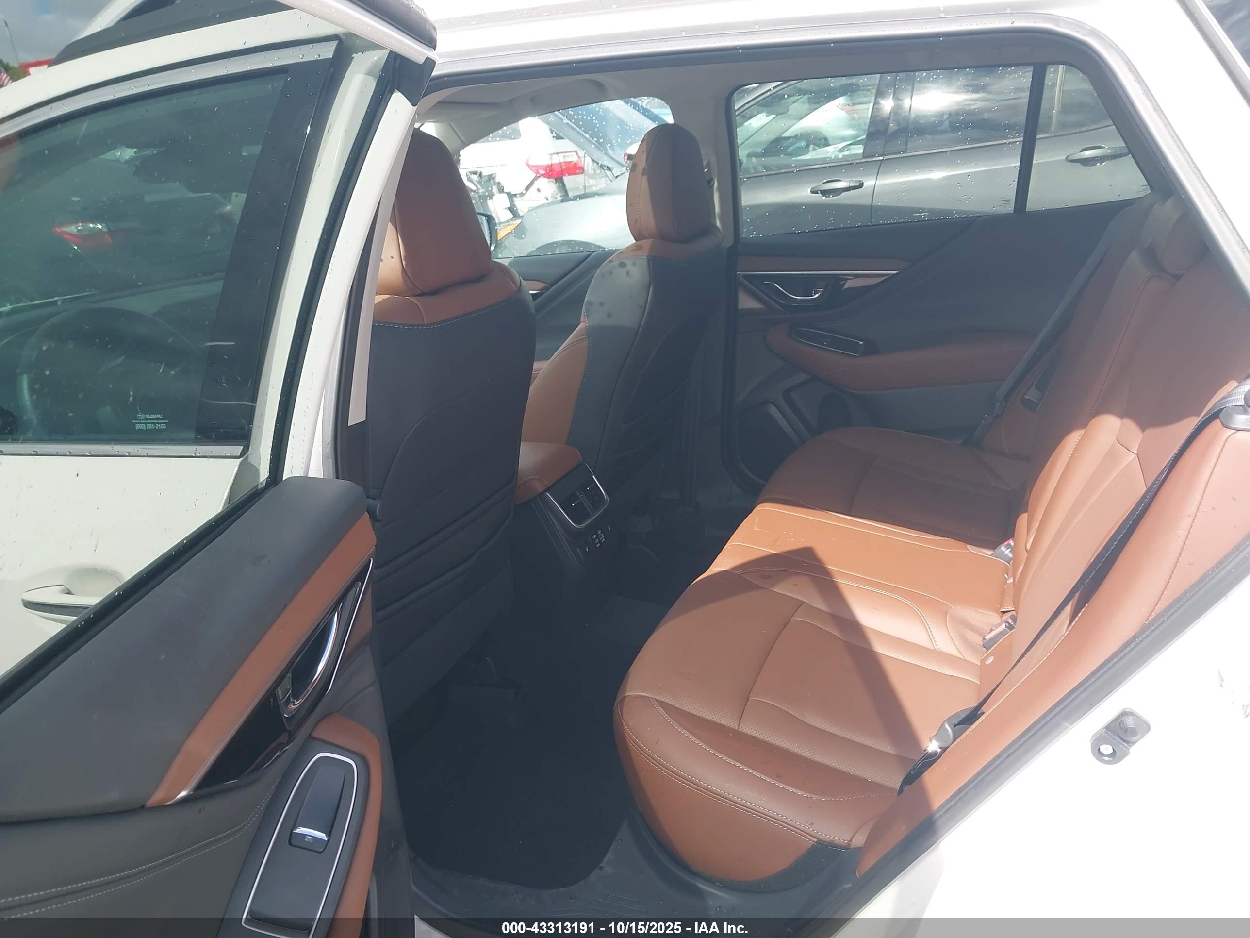 SUBARU OUTBACK image 8