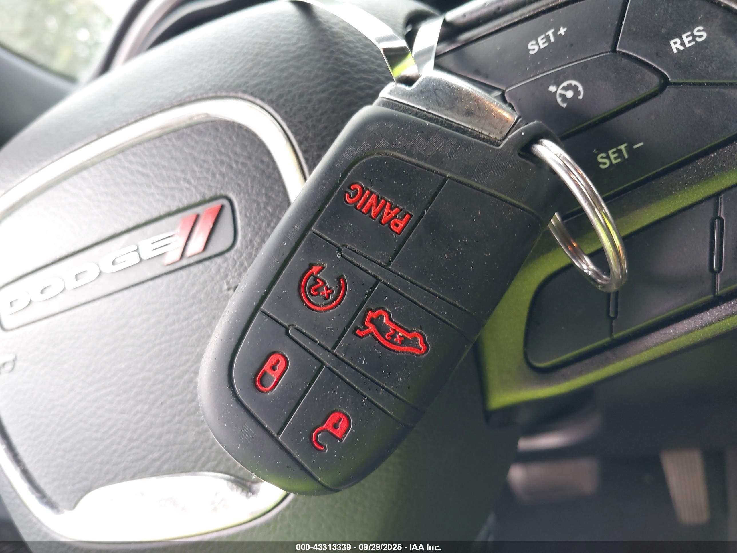 DODGE CHALLENGER image 11