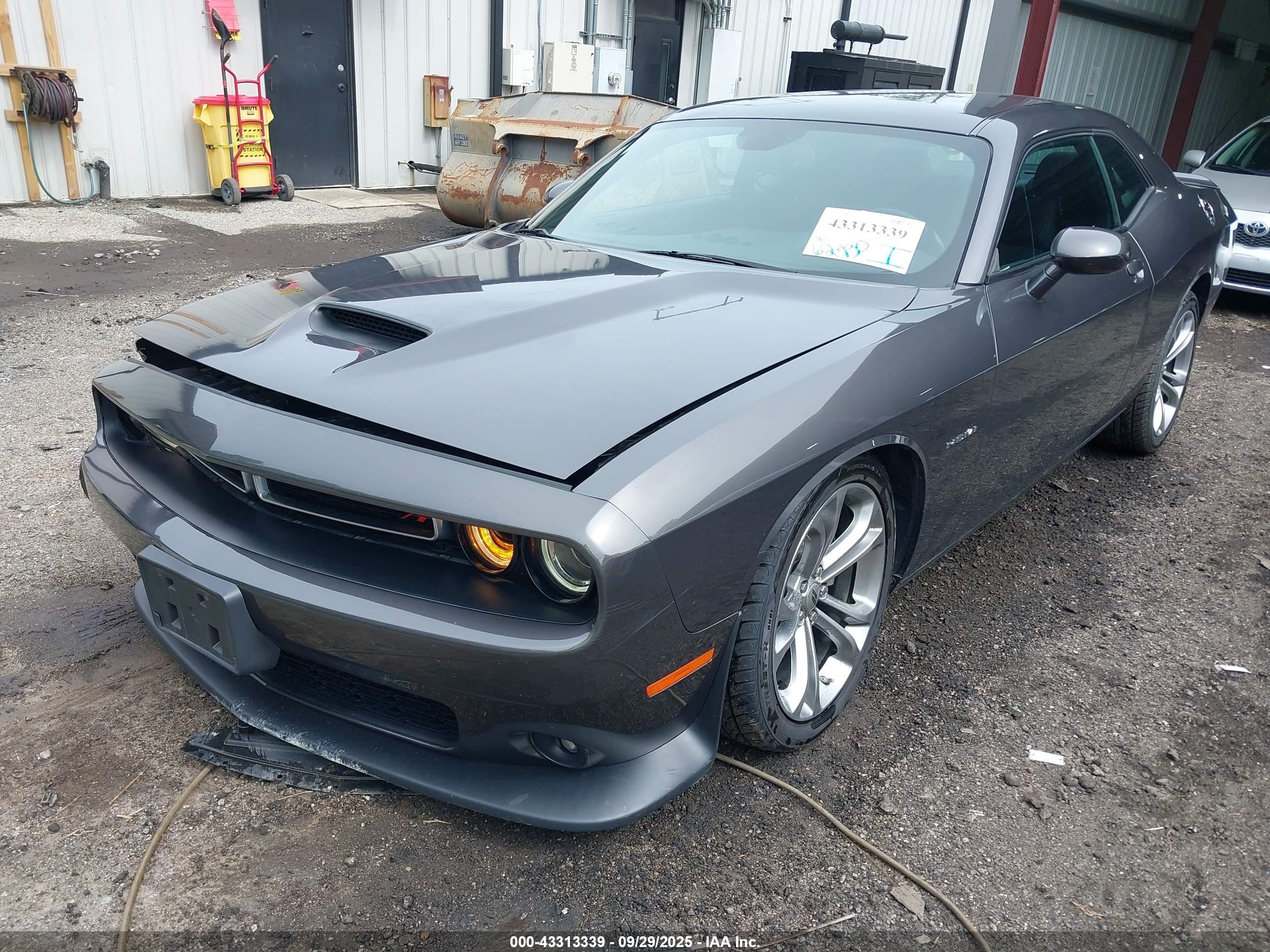 DODGE CHALLENGER image 2