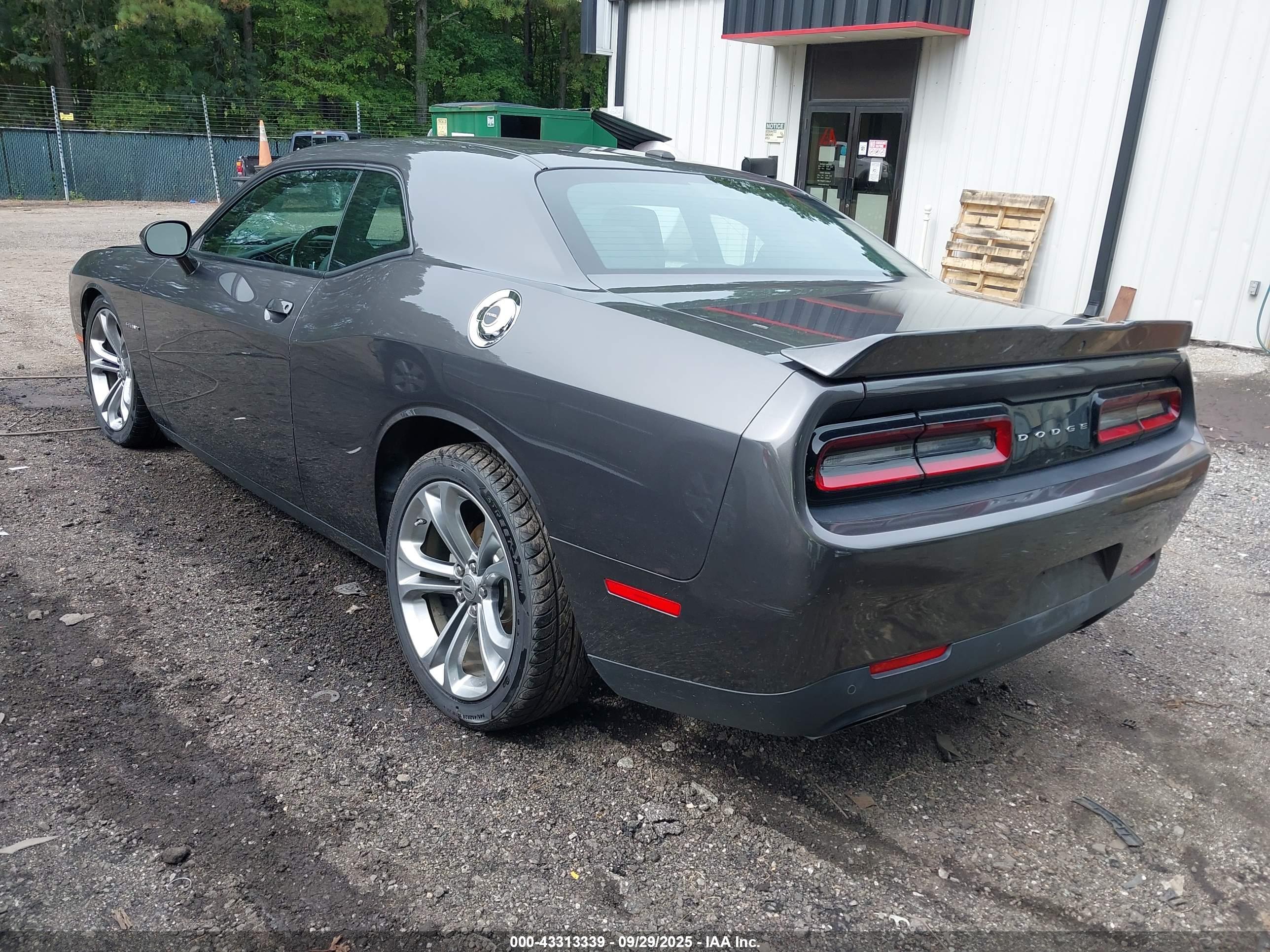 DODGE CHALLENGER image 3