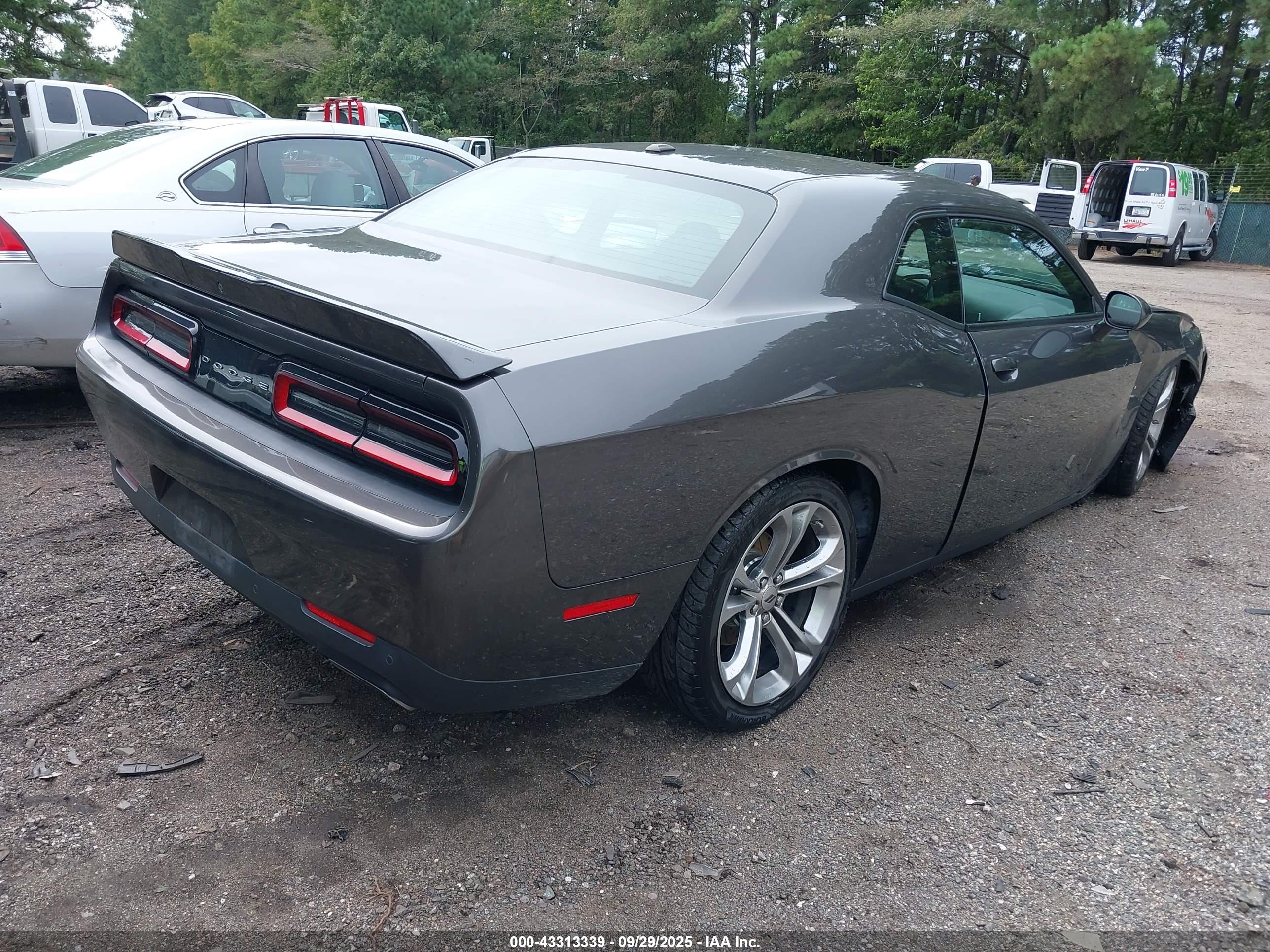 DODGE CHALLENGER image 4