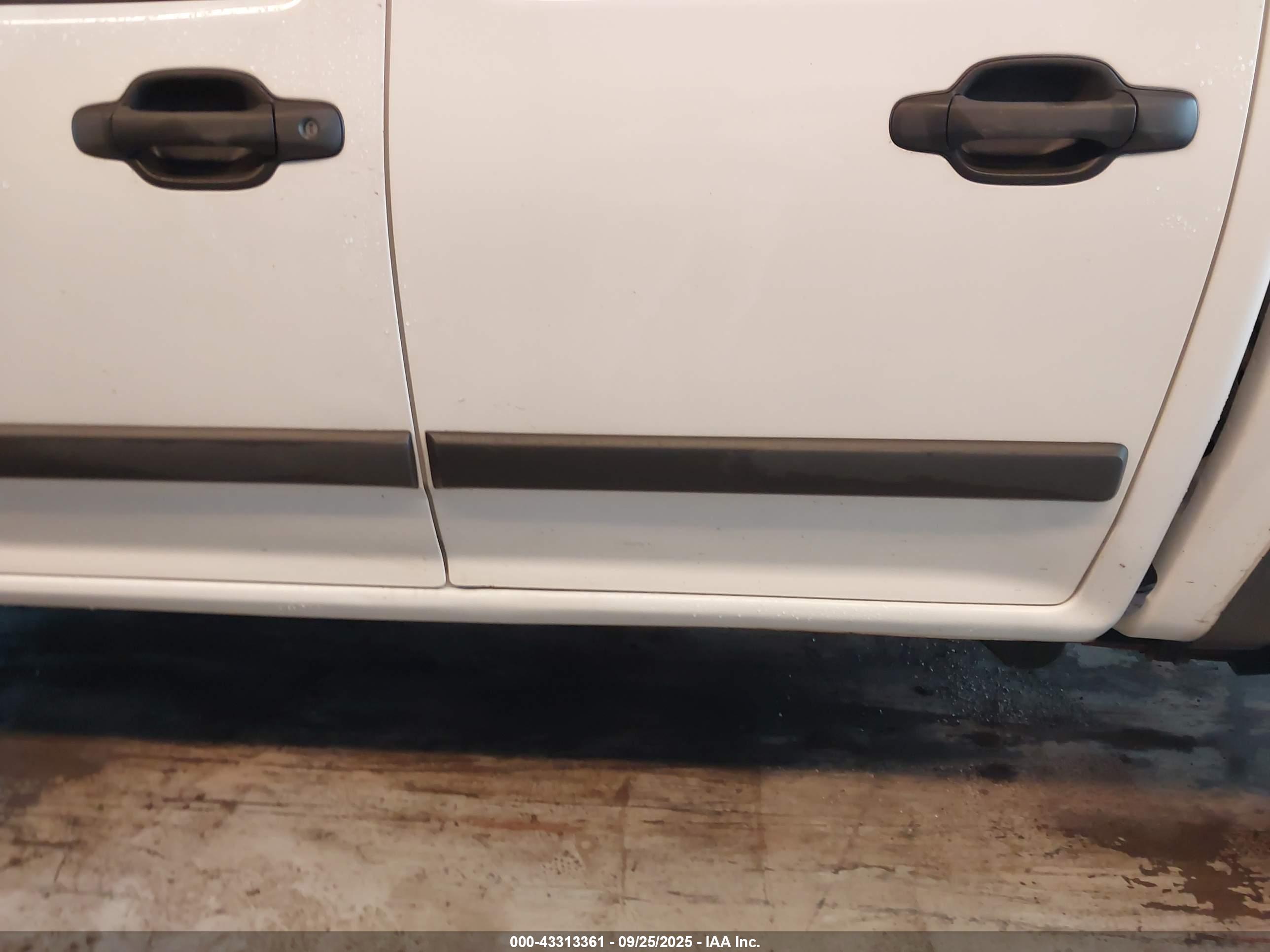 CHEVROLET COLORADO image 6
