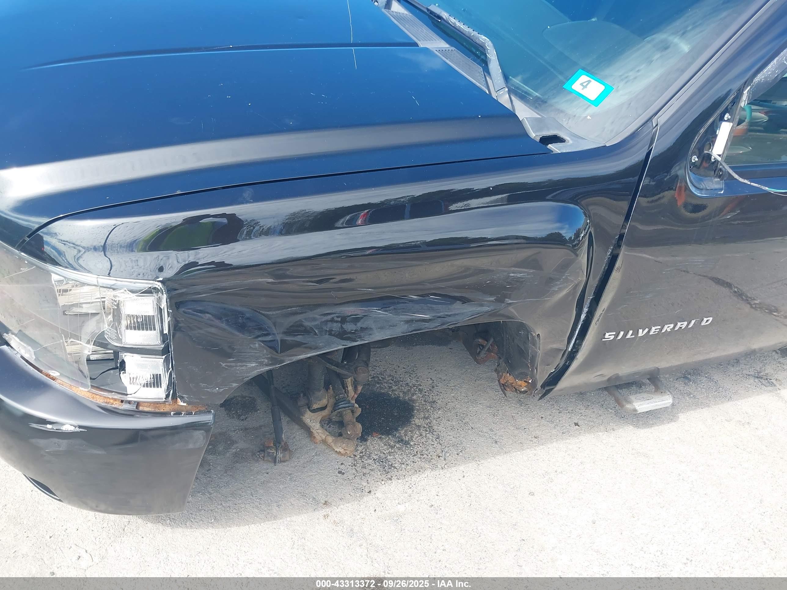 CHEVROLET SILVERADO image 6