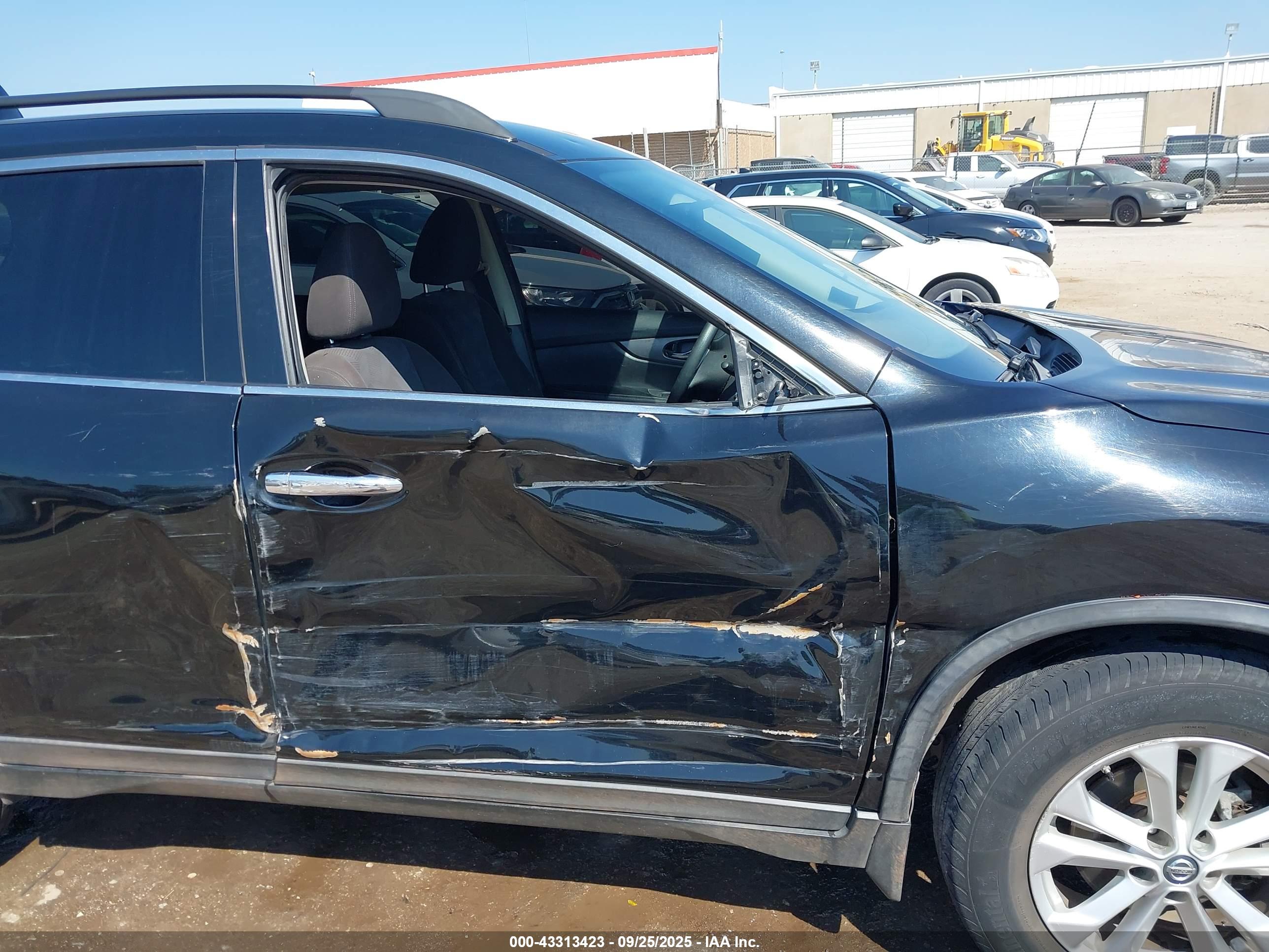 NISSAN ROGUE image 6