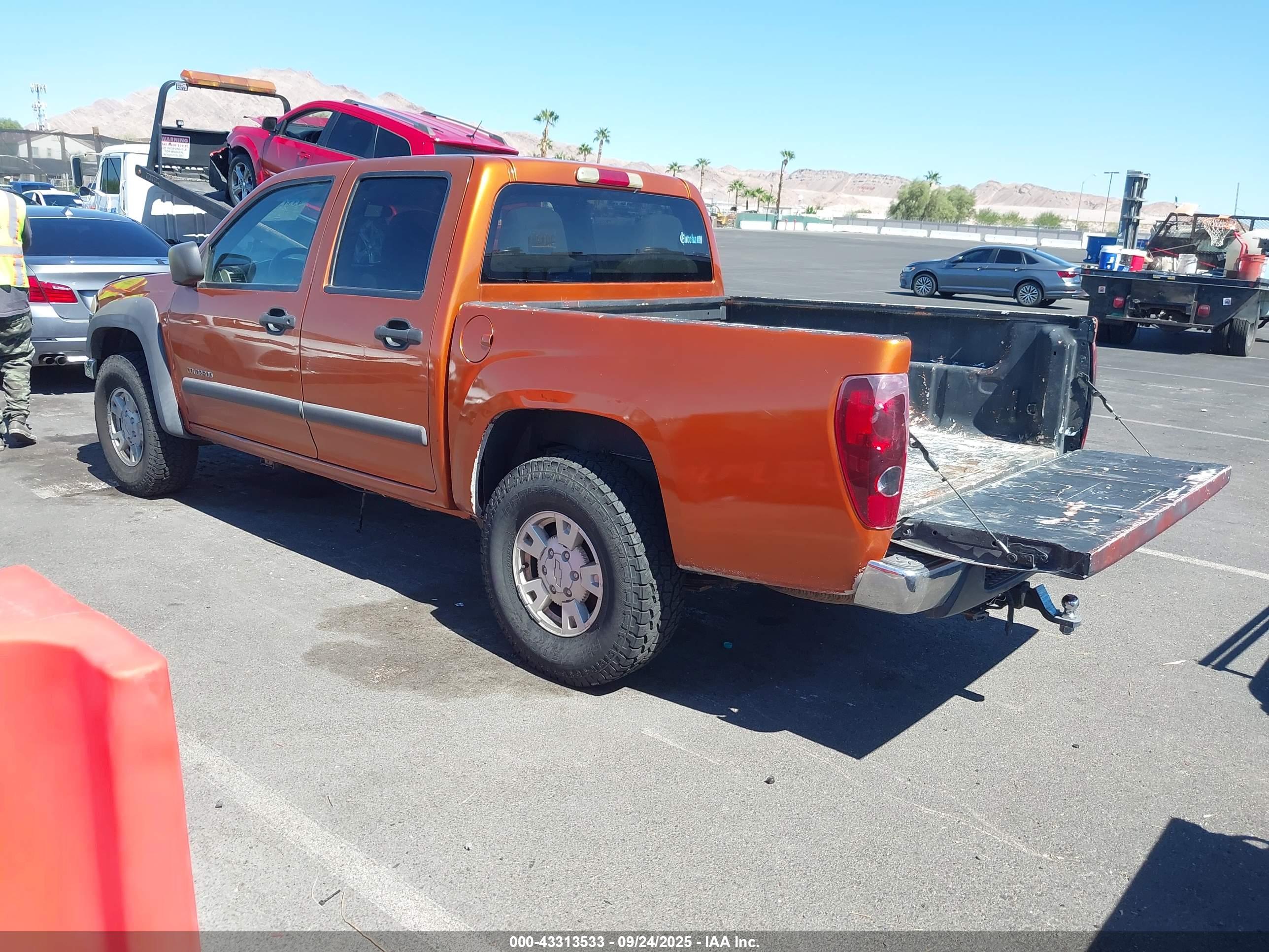 CHEVROLET COLORADO image 3