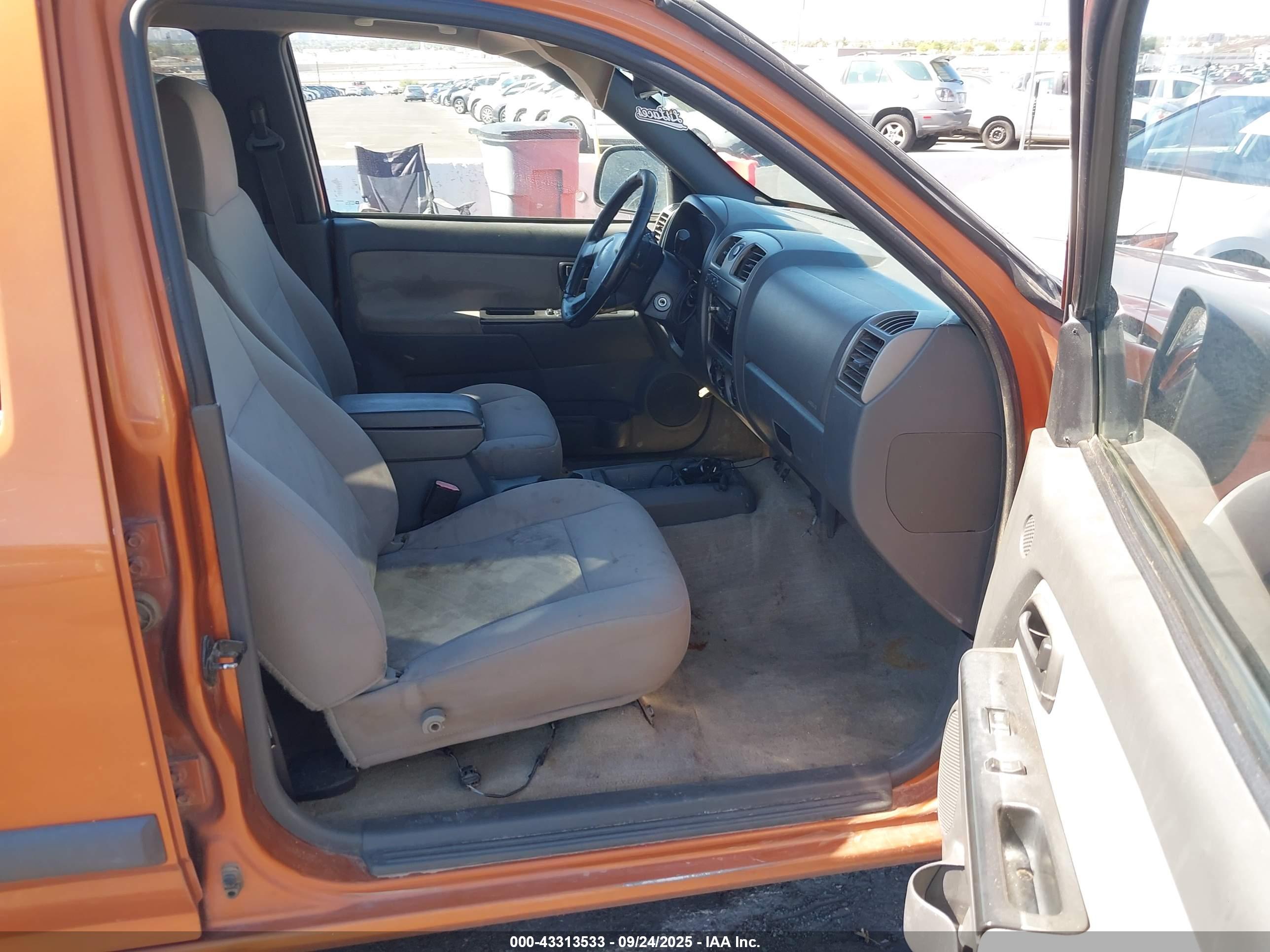 CHEVROLET COLORADO image 5