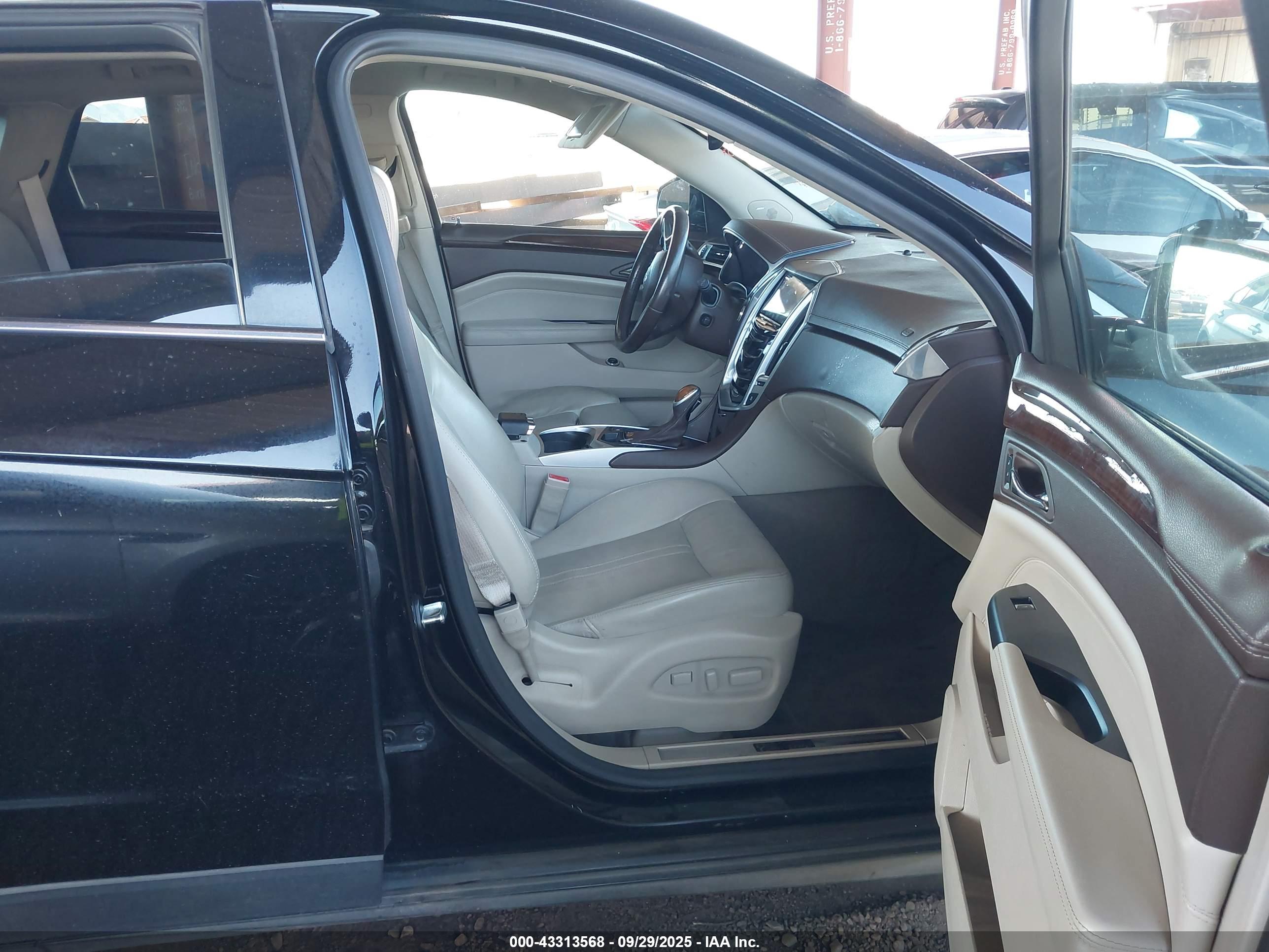 CADILLAC SRX image 5