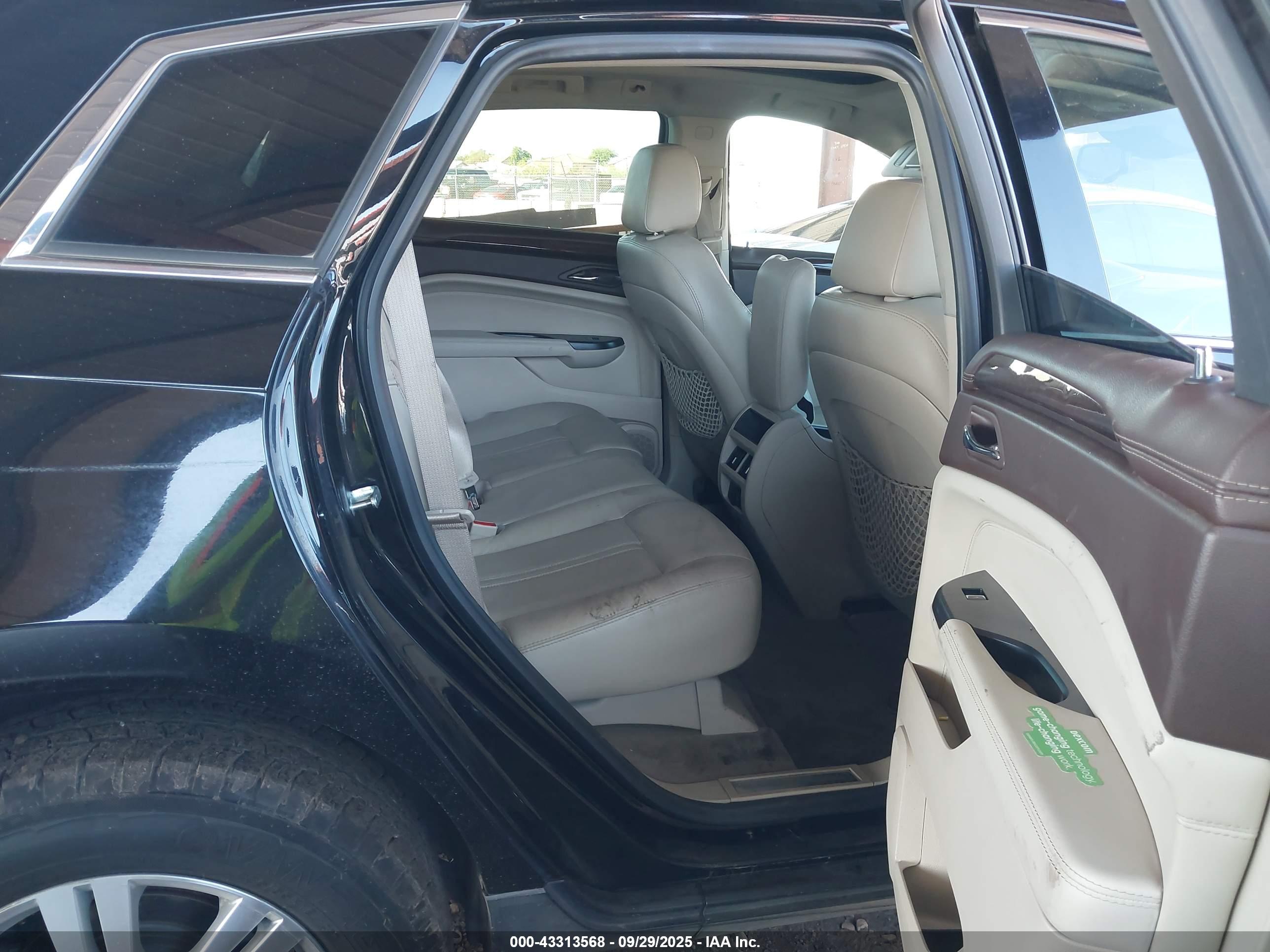 CADILLAC SRX image 8