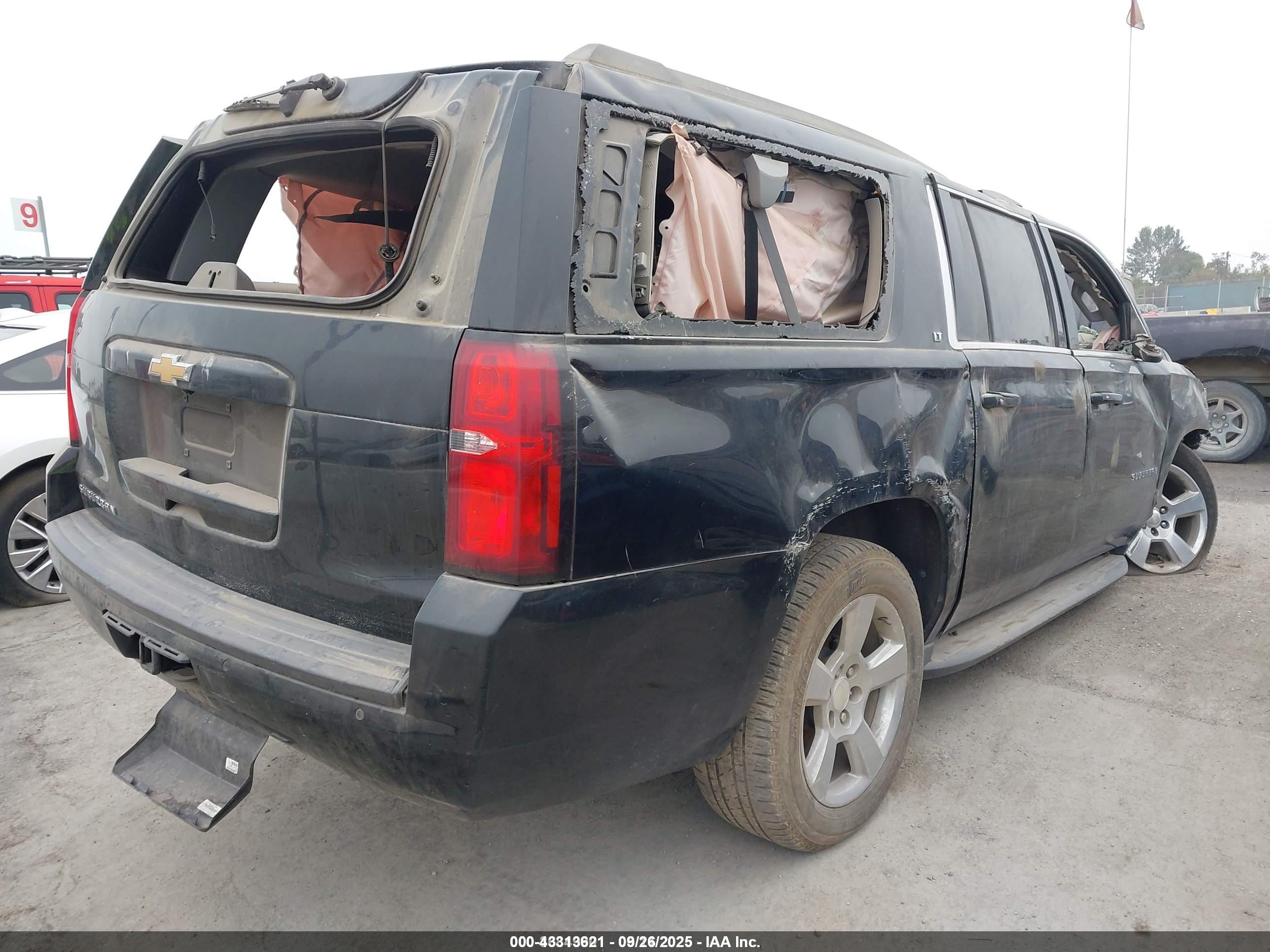 CHEVROLET SUBURBAN image 4