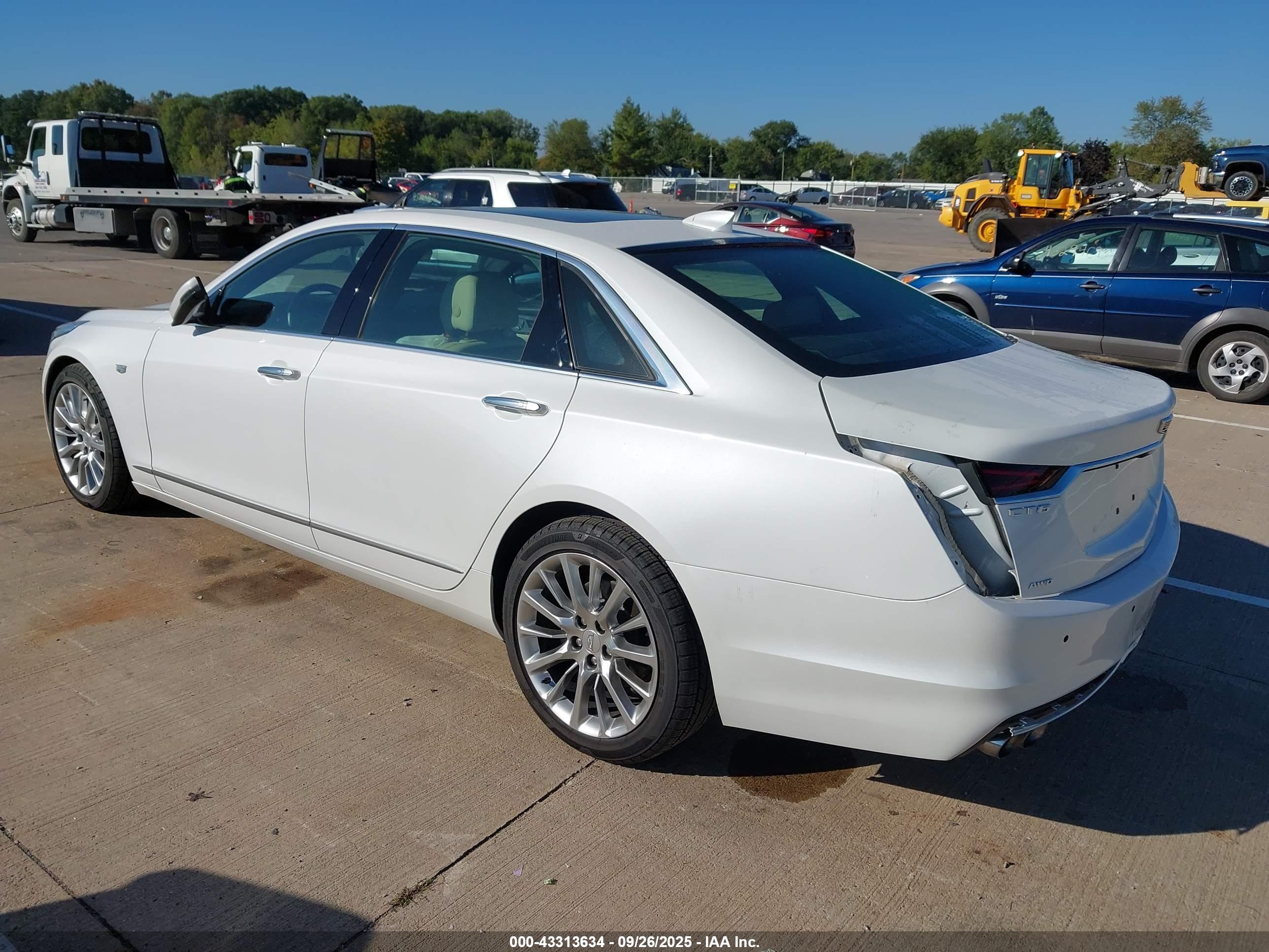 CADILLAC CT6 image 3