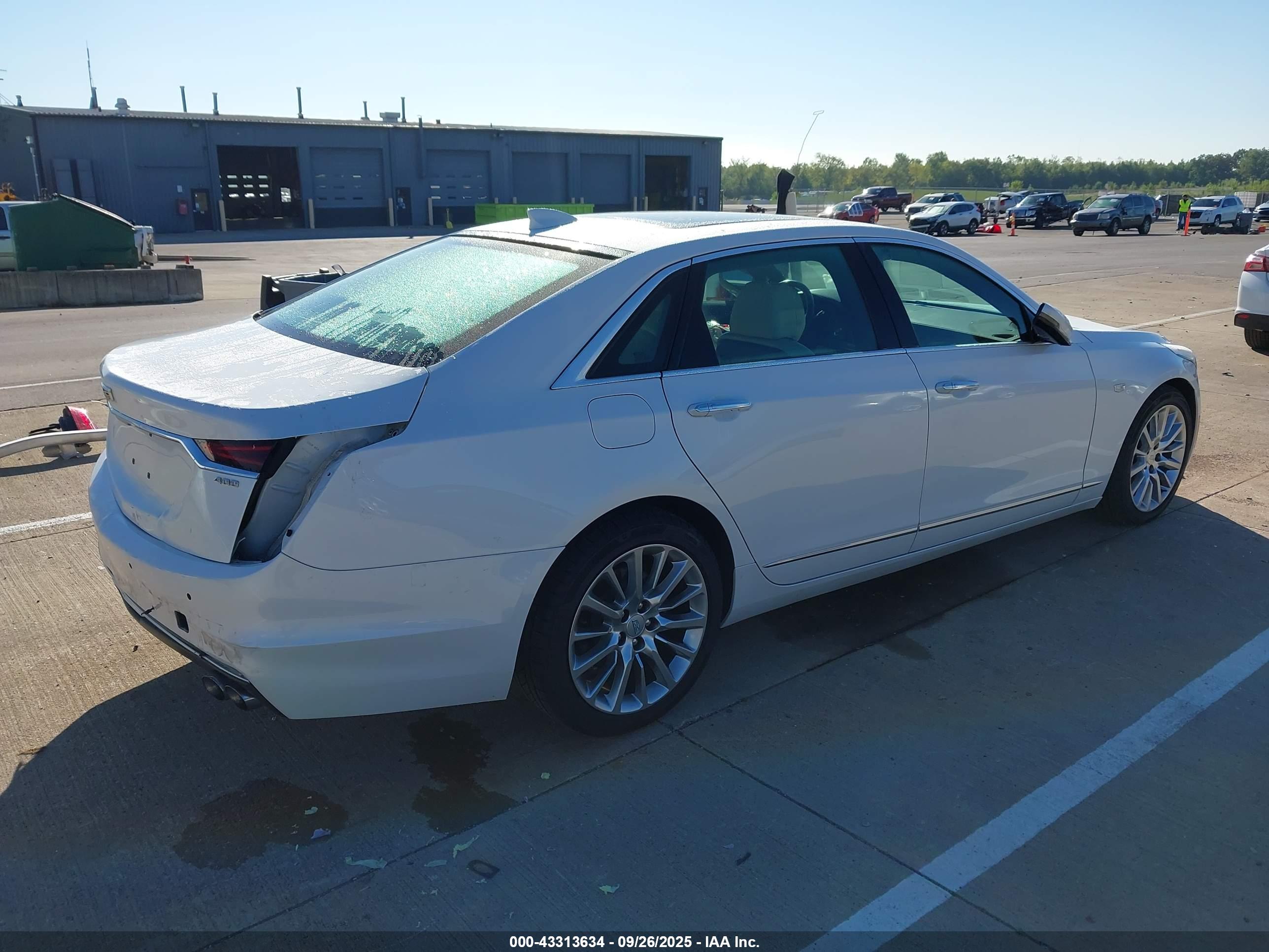 CADILLAC CT6 image 4