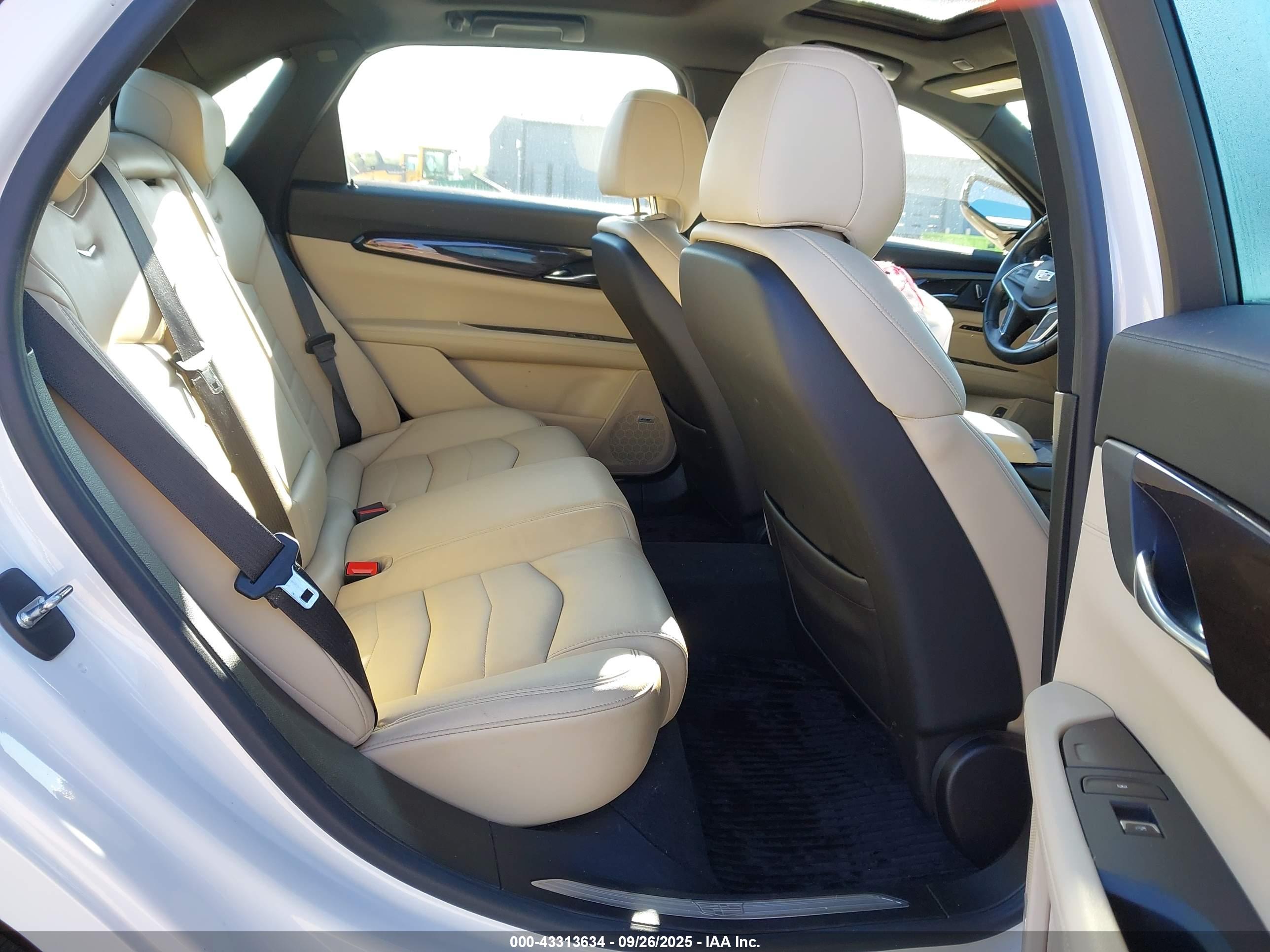 CADILLAC CT6 image 8