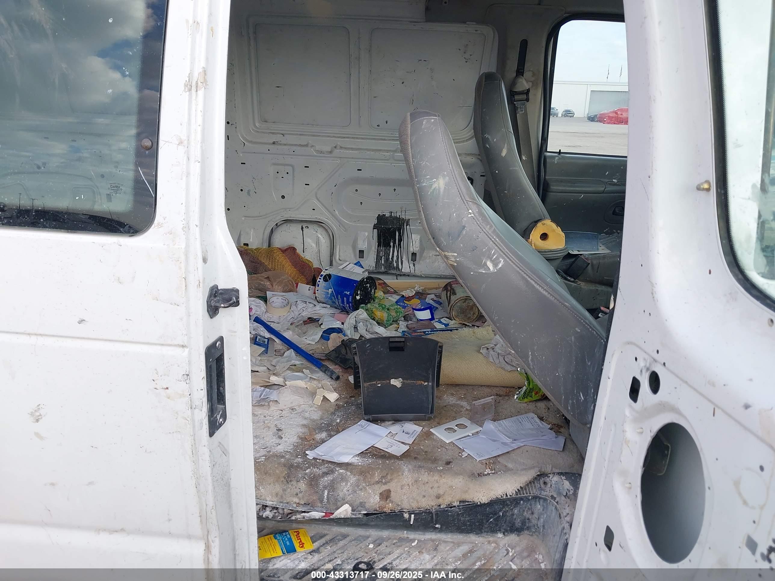 FORD E-150 image 8