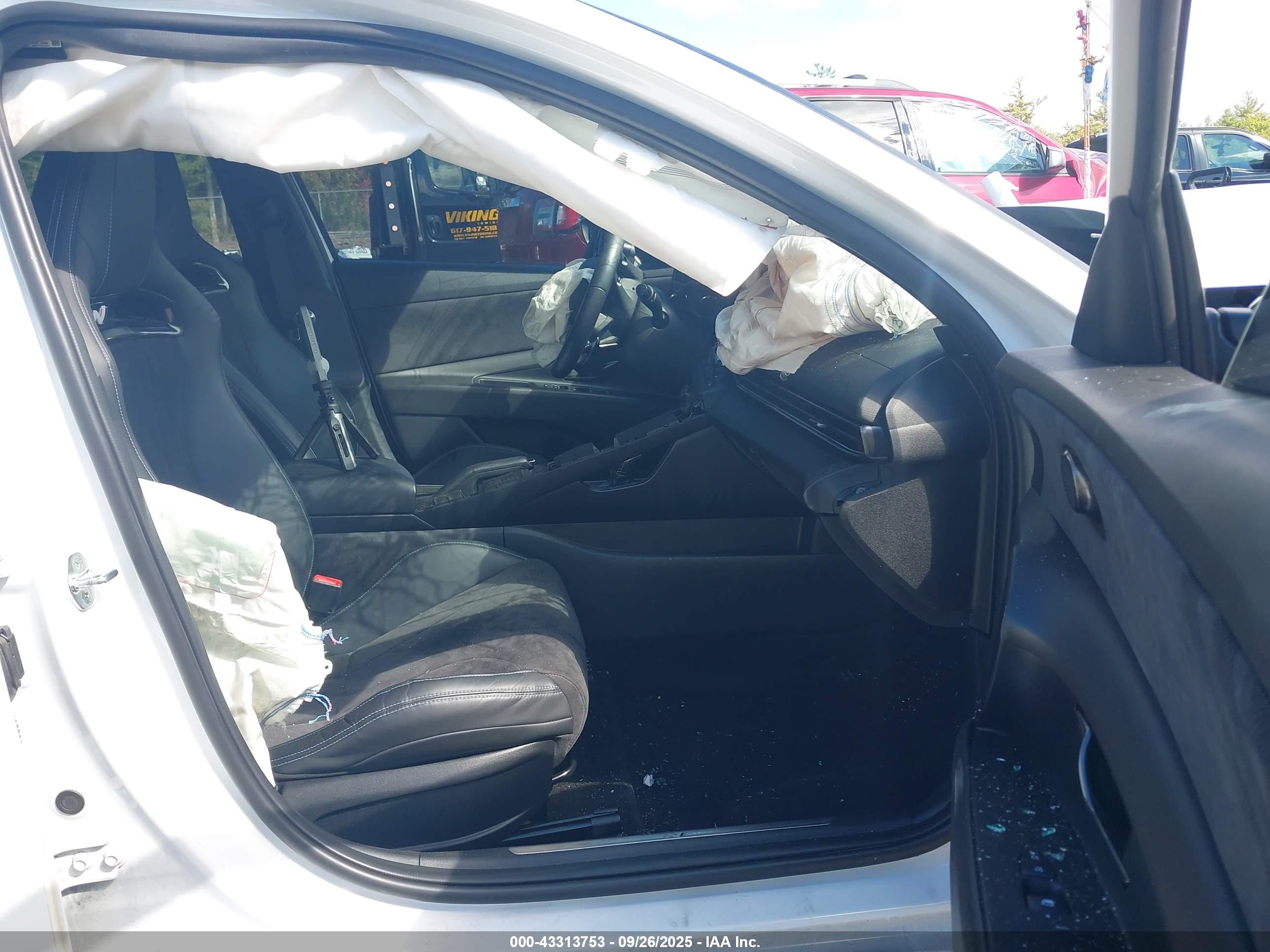 HYUNDAI ELANTRA image 5