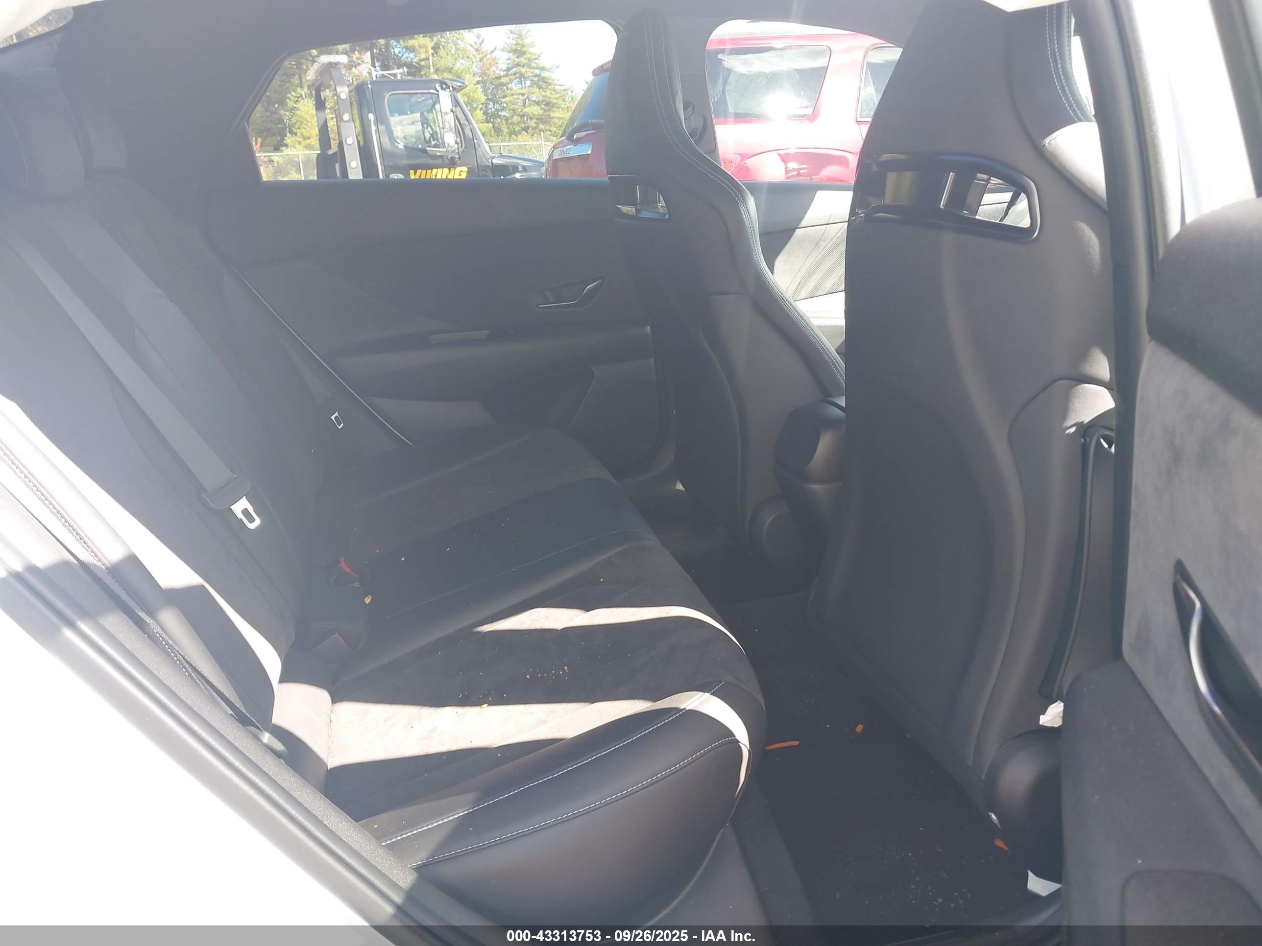 HYUNDAI ELANTRA image 8