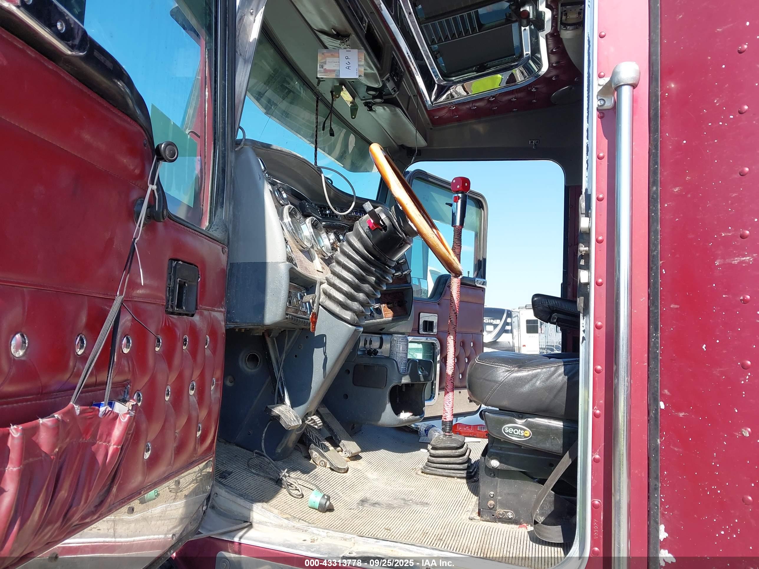 KENWORTH CONSTRUCTION image 7