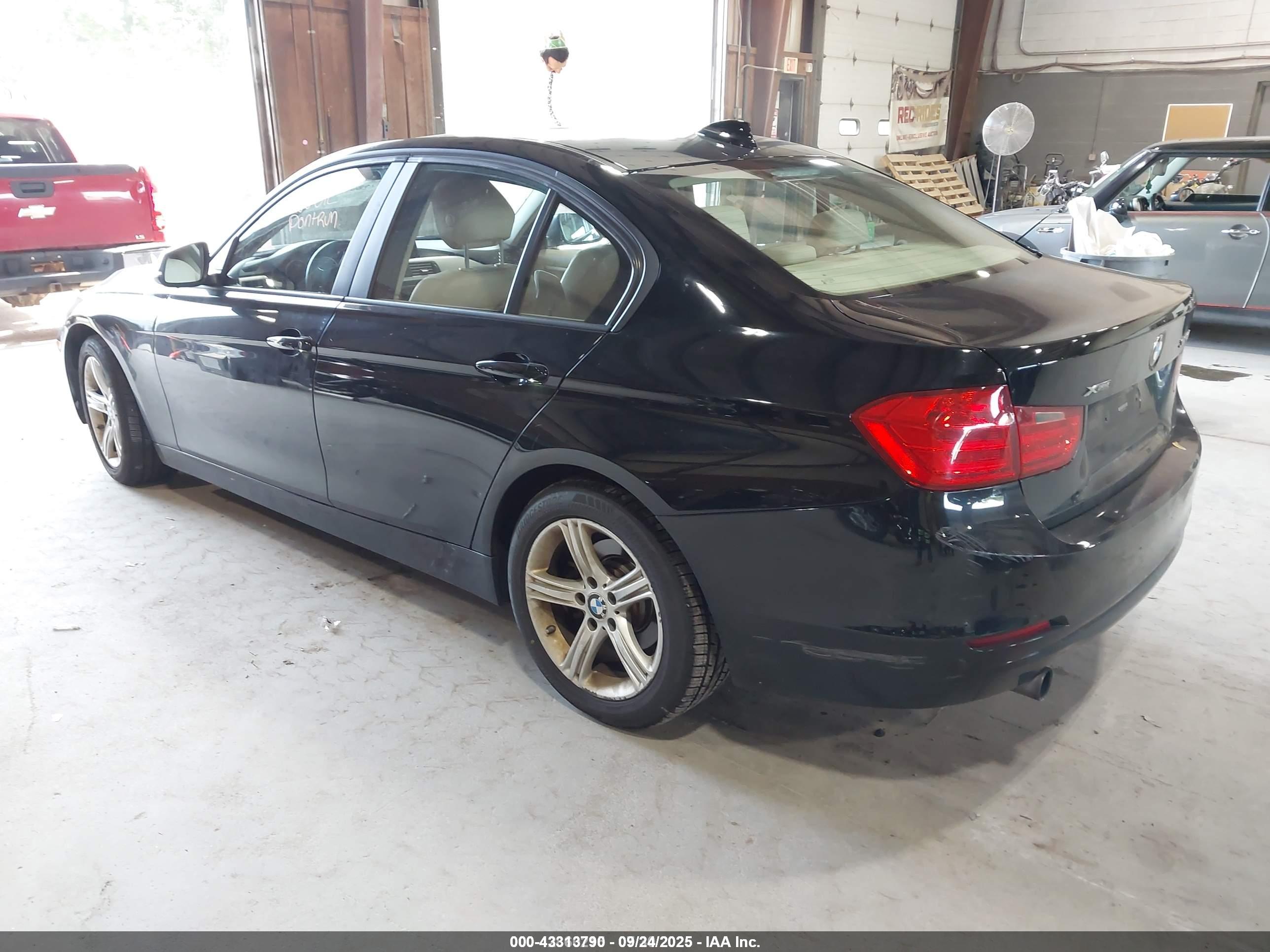 BMW 320I image 3