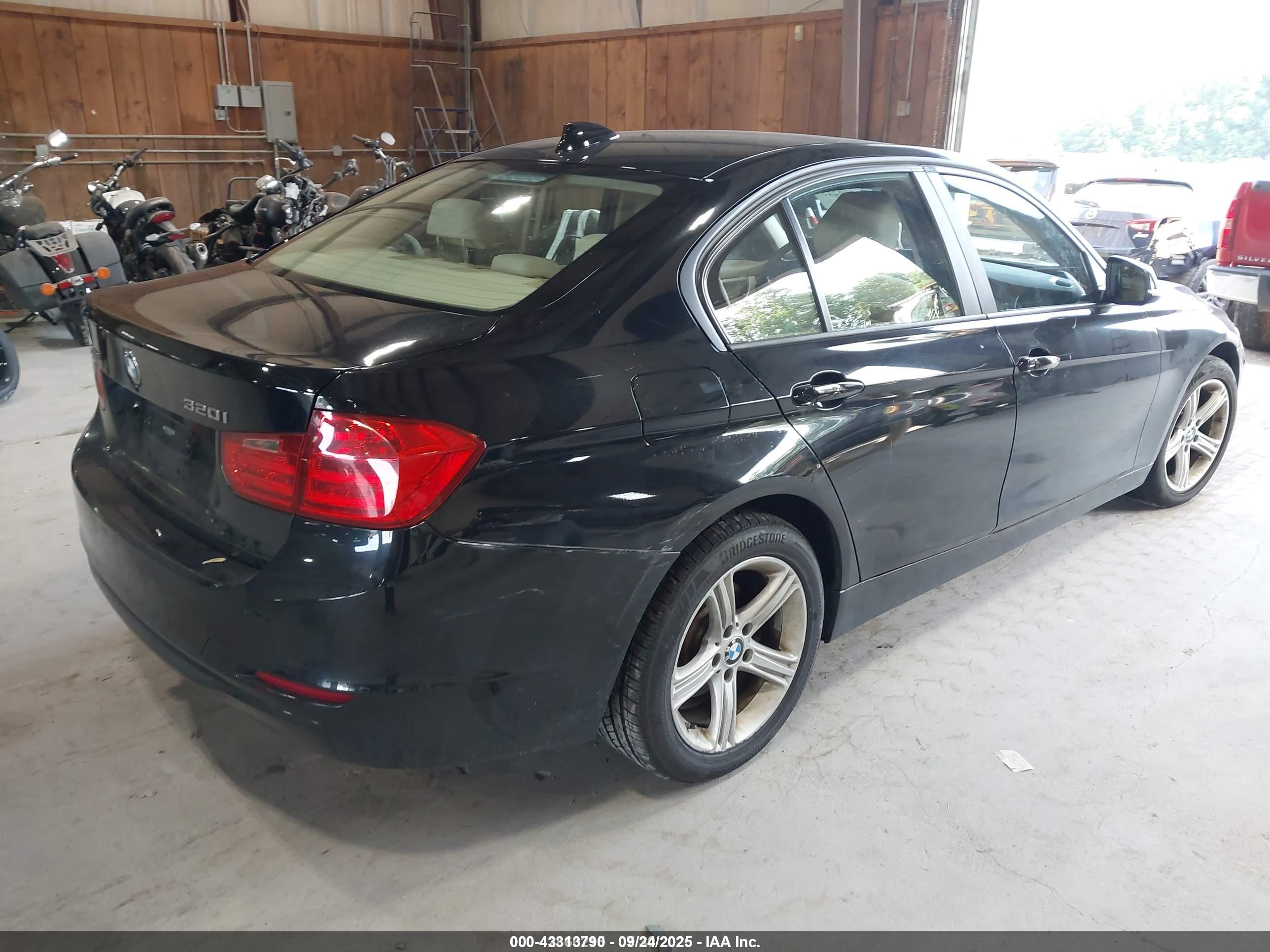 BMW 320I image 4