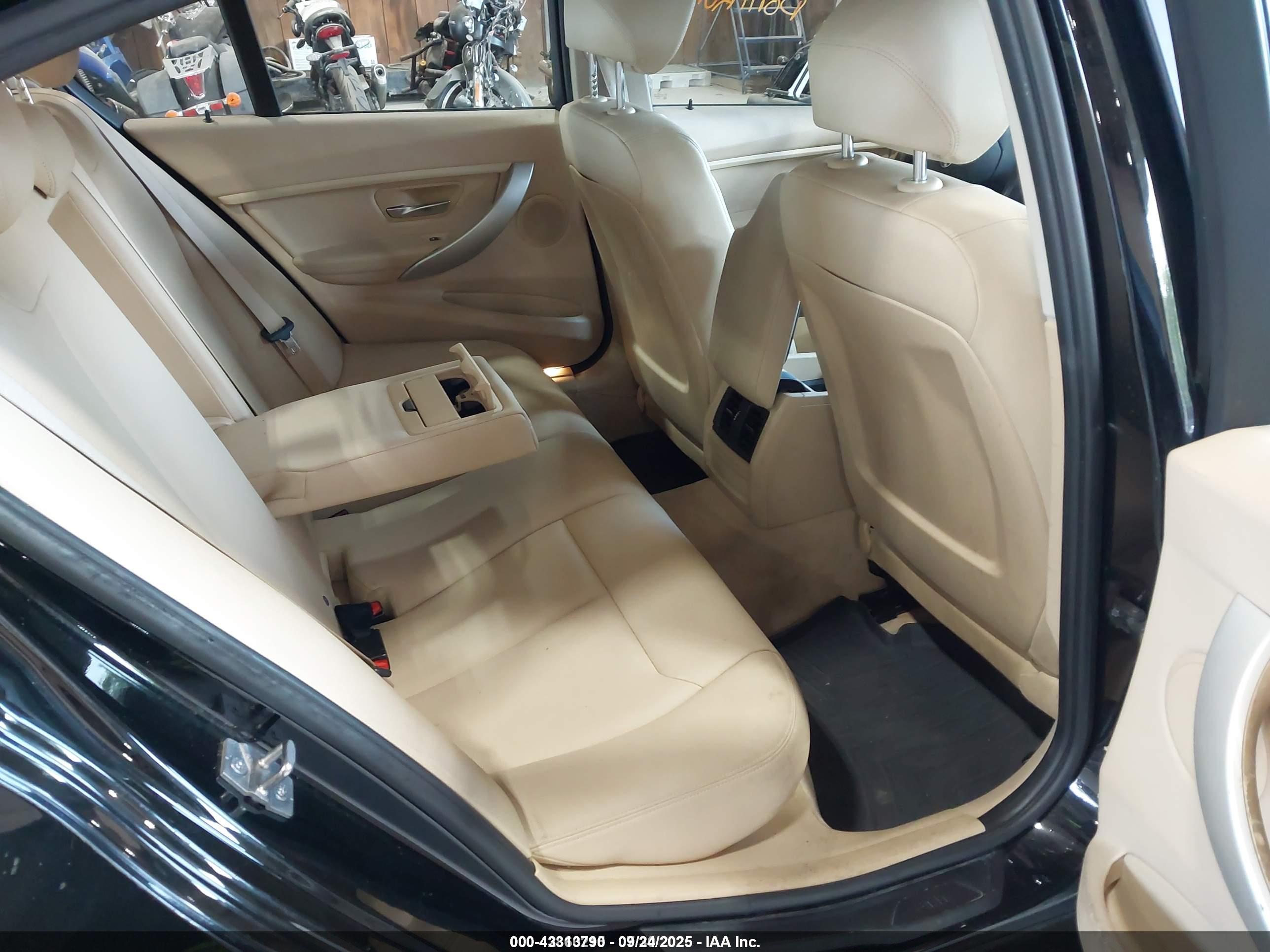 BMW 320I image 8