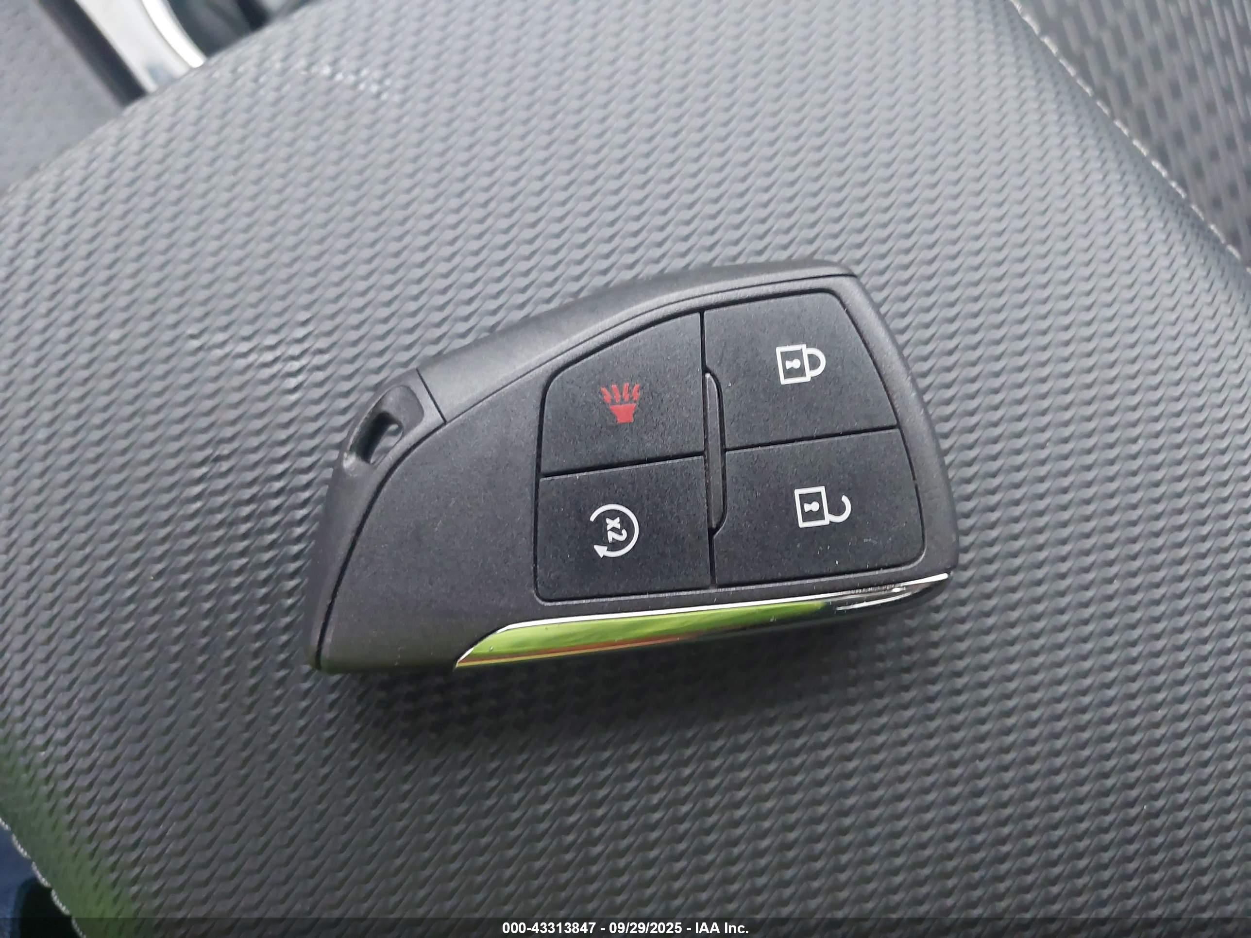 CHEVROLET EQUINOX image 11