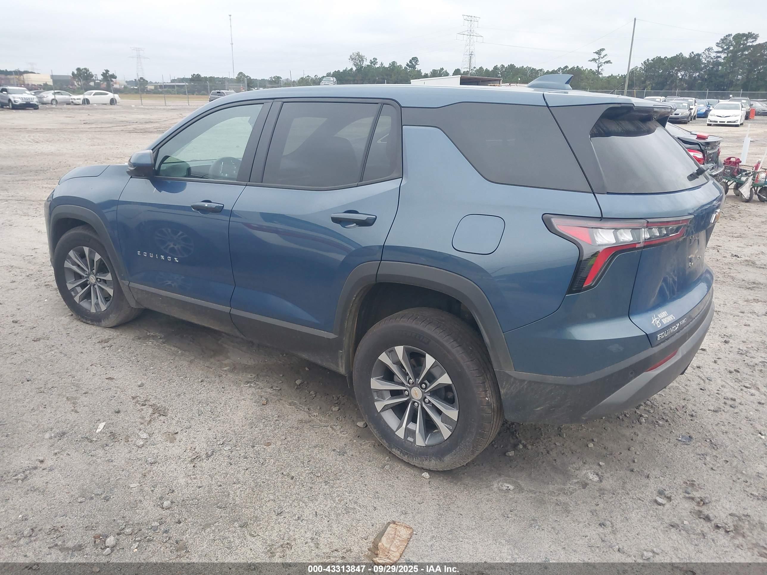 CHEVROLET EQUINOX image 3