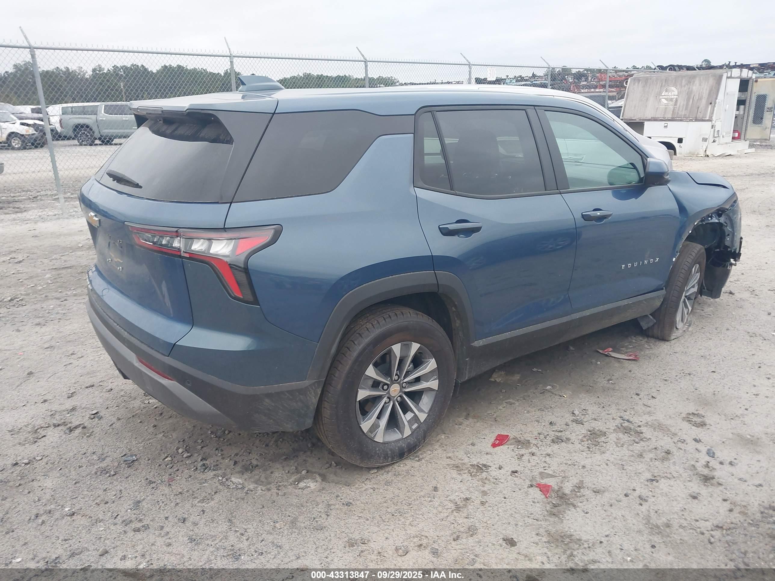 CHEVROLET EQUINOX image 4