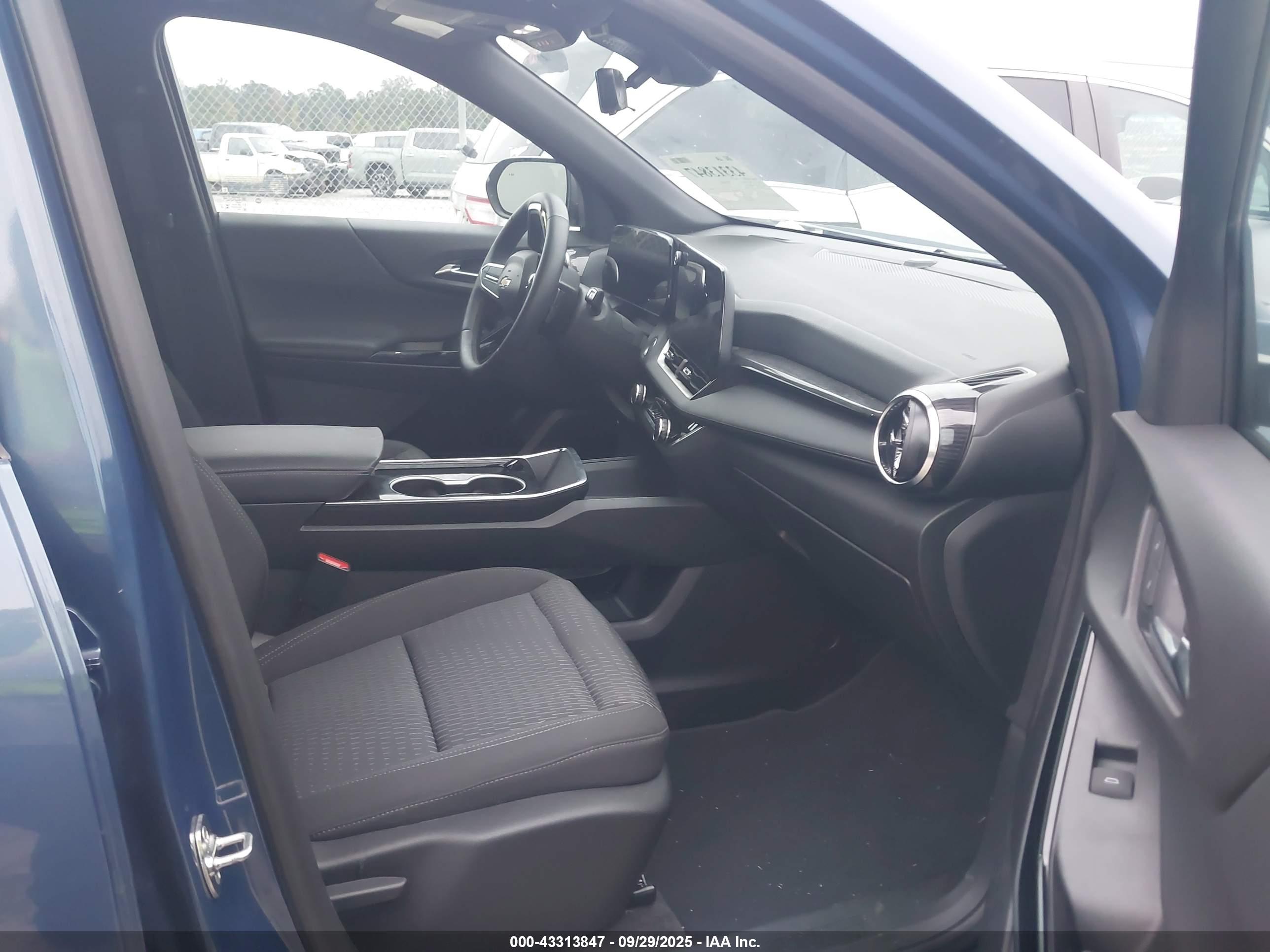 CHEVROLET EQUINOX image 5