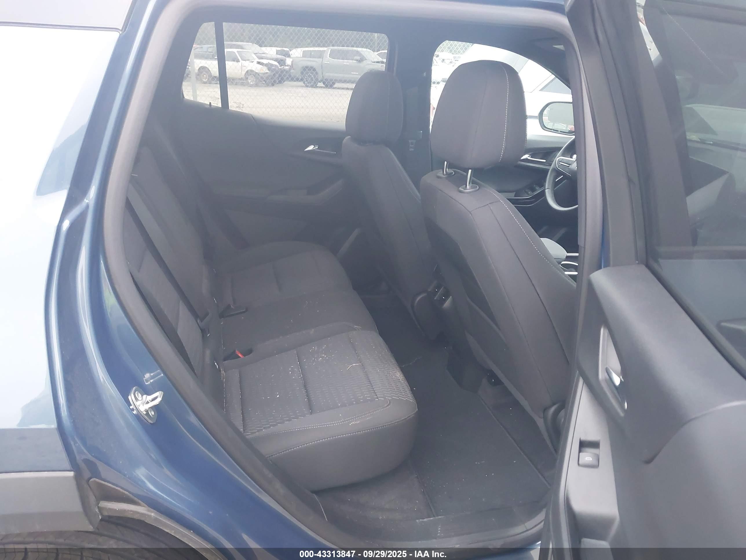 CHEVROLET EQUINOX image 8