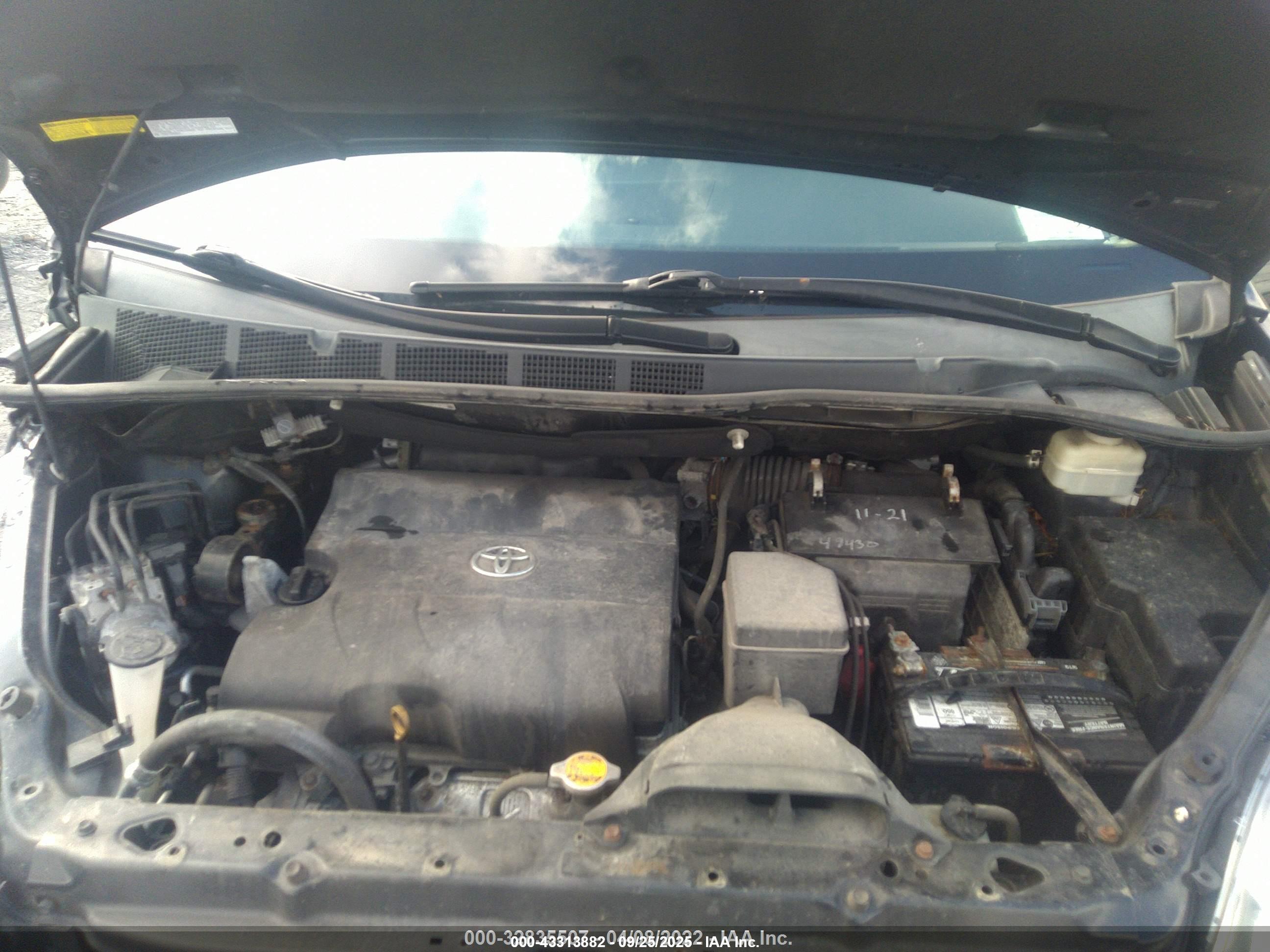 TOYOTA SIENNA image 10