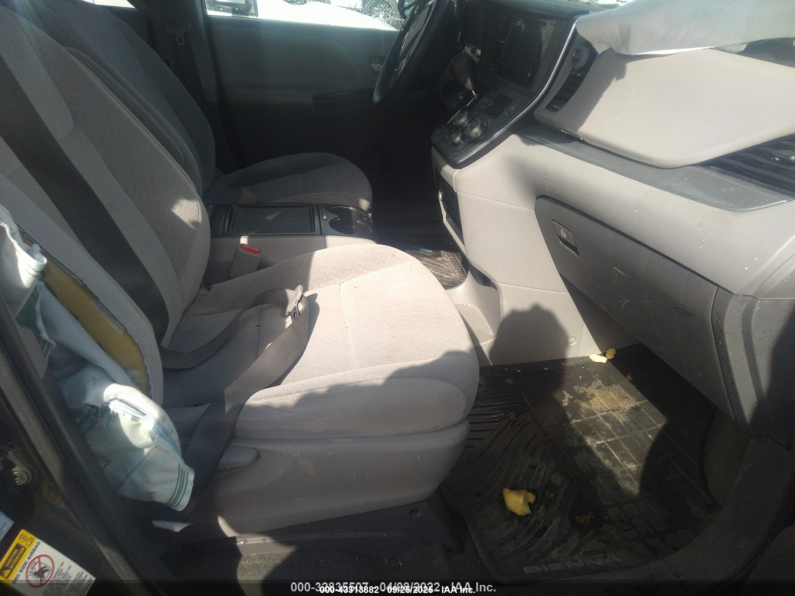 TOYOTA SIENNA image 5
