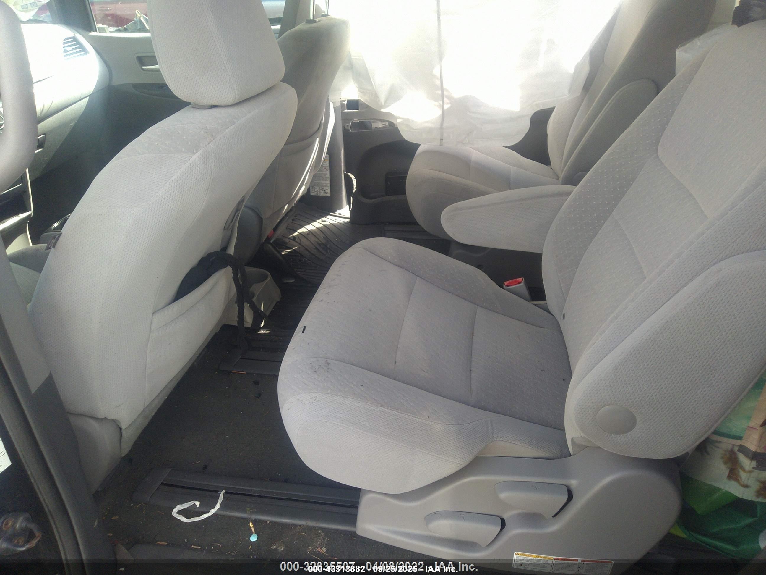 TOYOTA SIENNA image 8