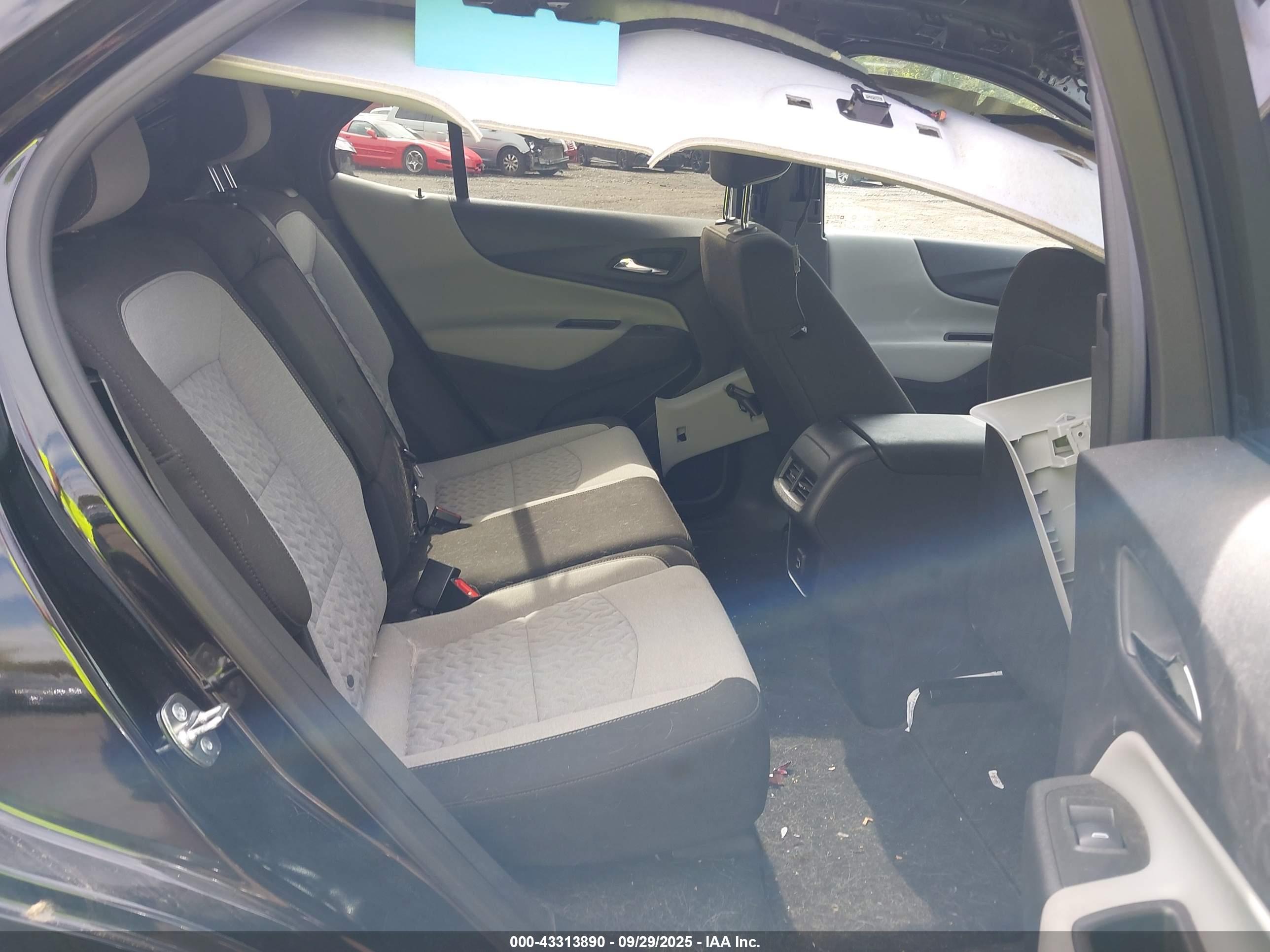 CHEVROLET EQUINOX image 8